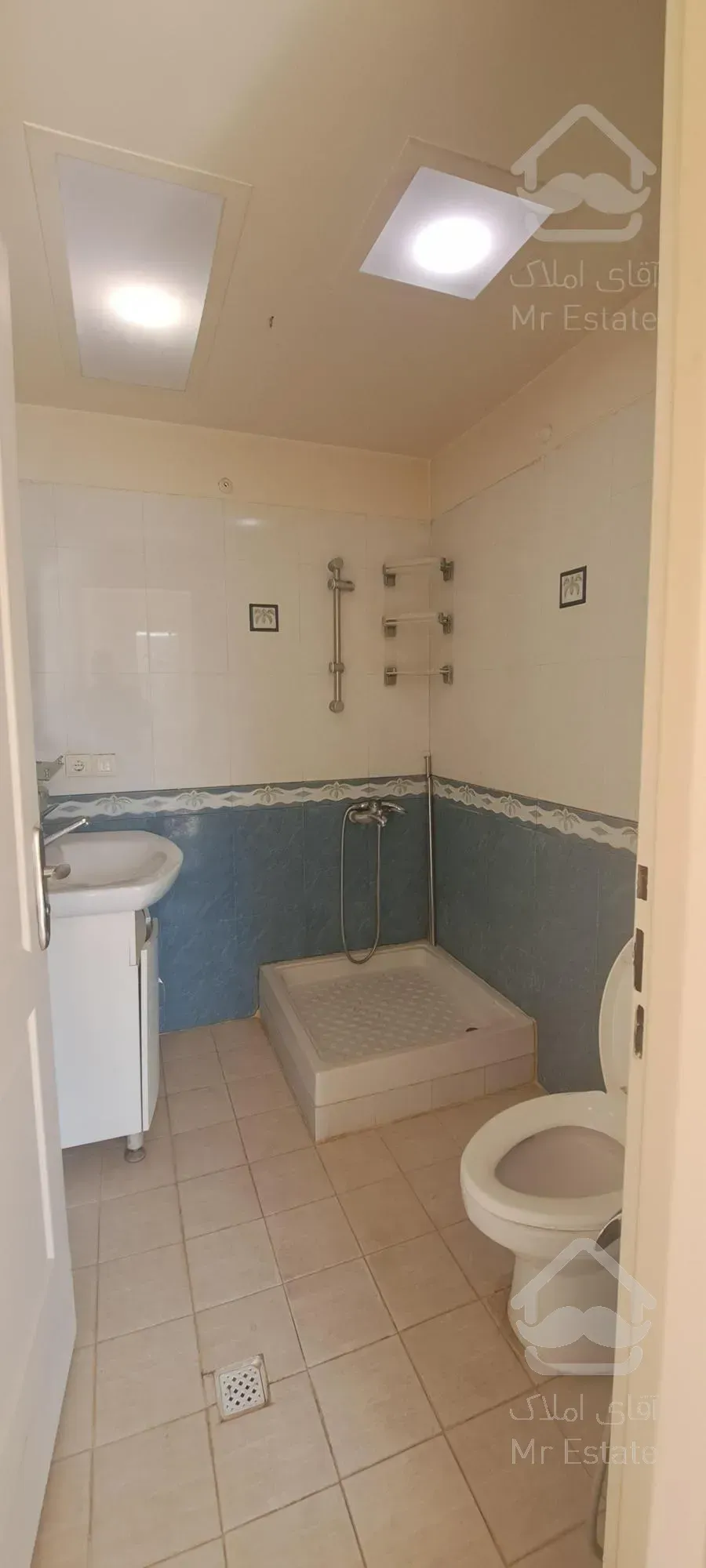 ۱۵۰ متری دو پارکینگ نزدیک مترو