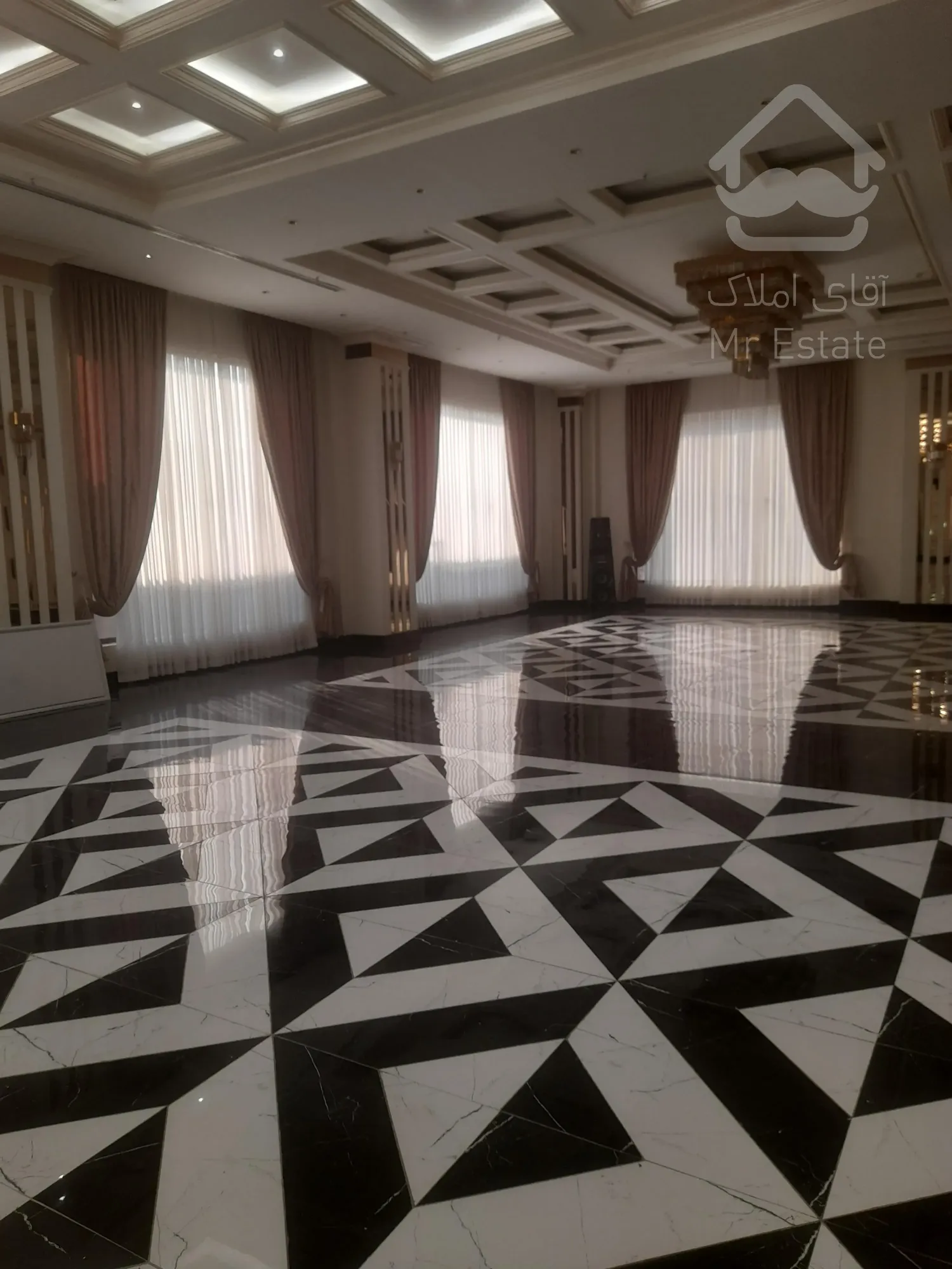 رونیکاپالاس لاله زندگی در برجی لوکس و مجلل و پر از ارامش