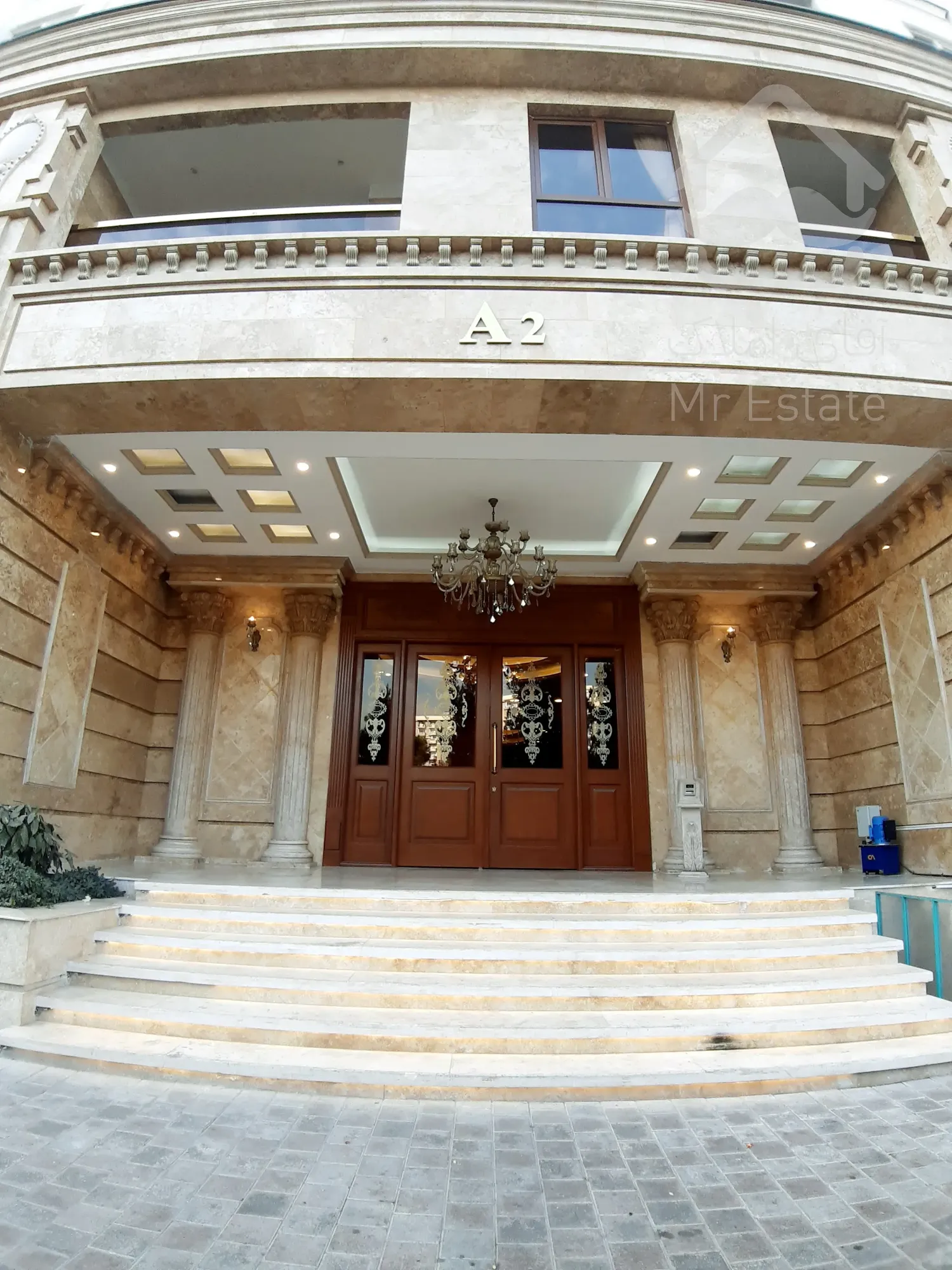 ۱۳۰ متر قابلیت سه خواب کاخ لوکس رونیکا