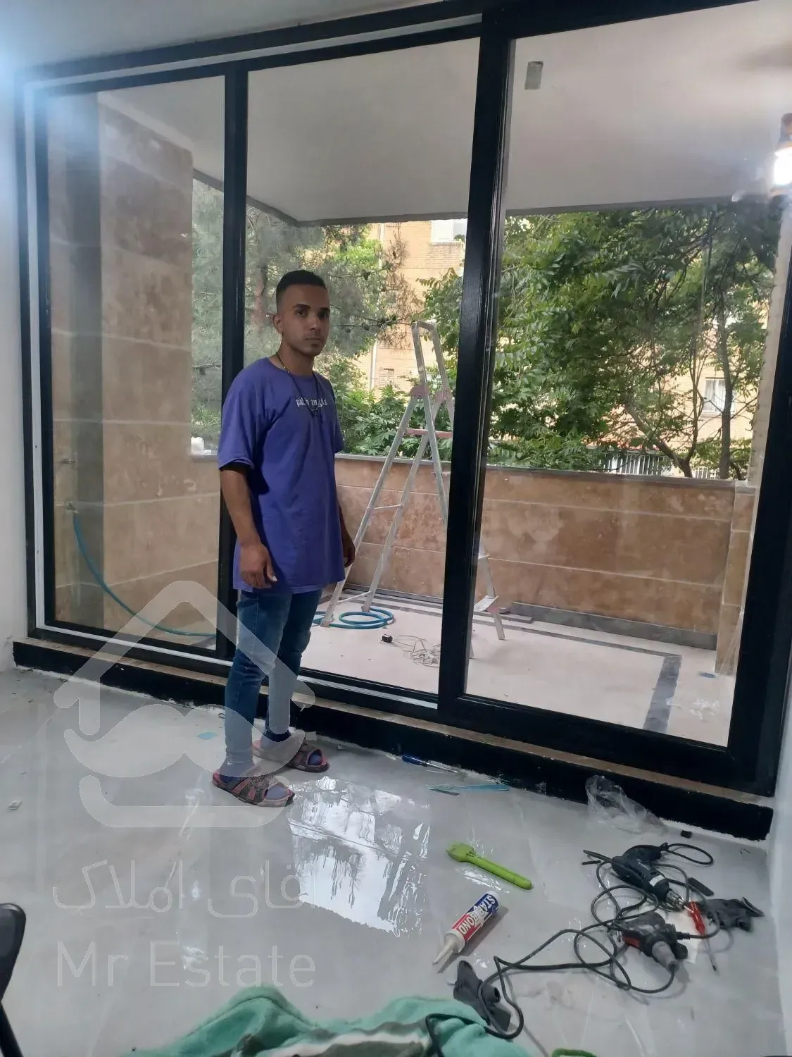 درب و پنجره‌دوجداره(UPVC)، توری پلیسه، جلو بالکن،  جان‌پناه شیشه ای، حفاظ آهنی، آلومینیوم