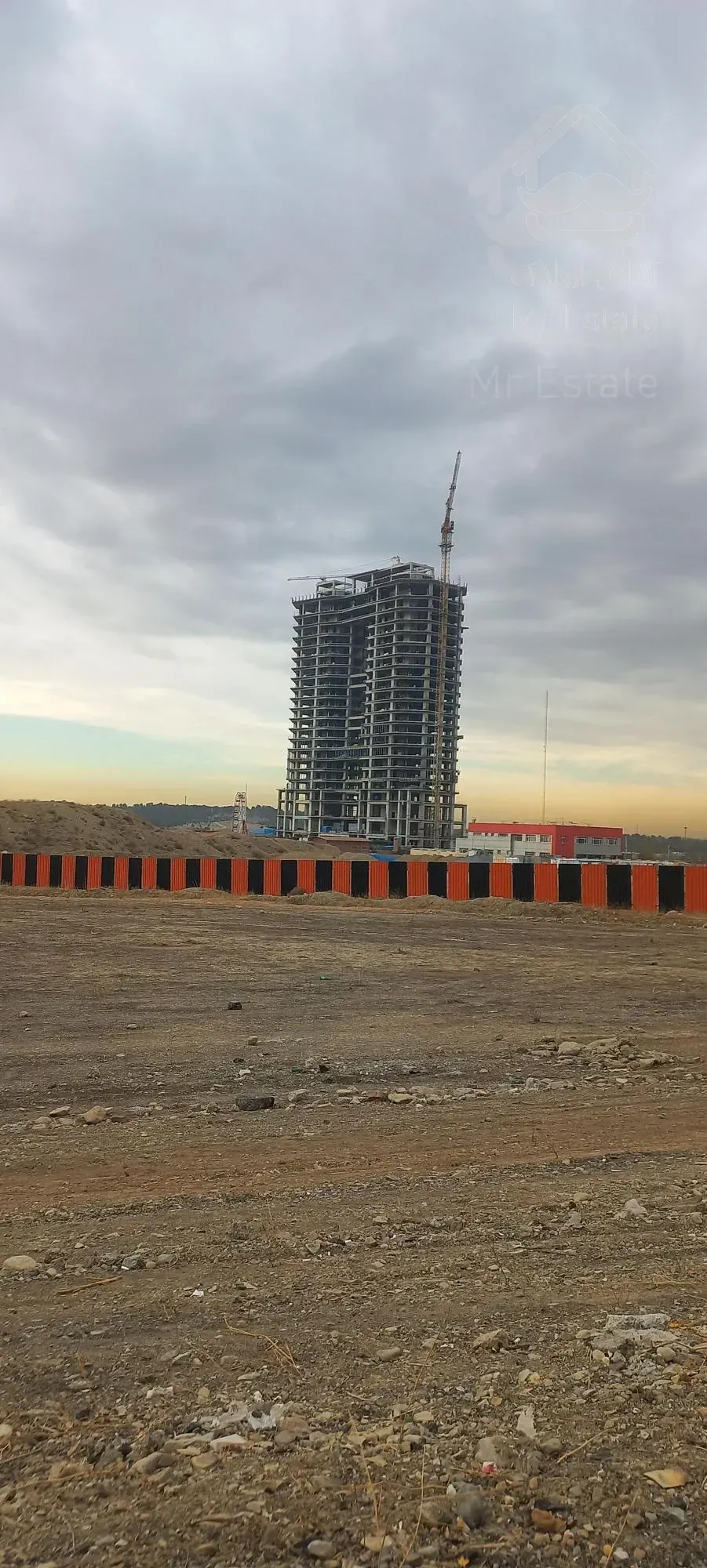 واحد های ۸۰ و ۱۲۰ متری برج هایپرلوکس دریاچه چیتگر