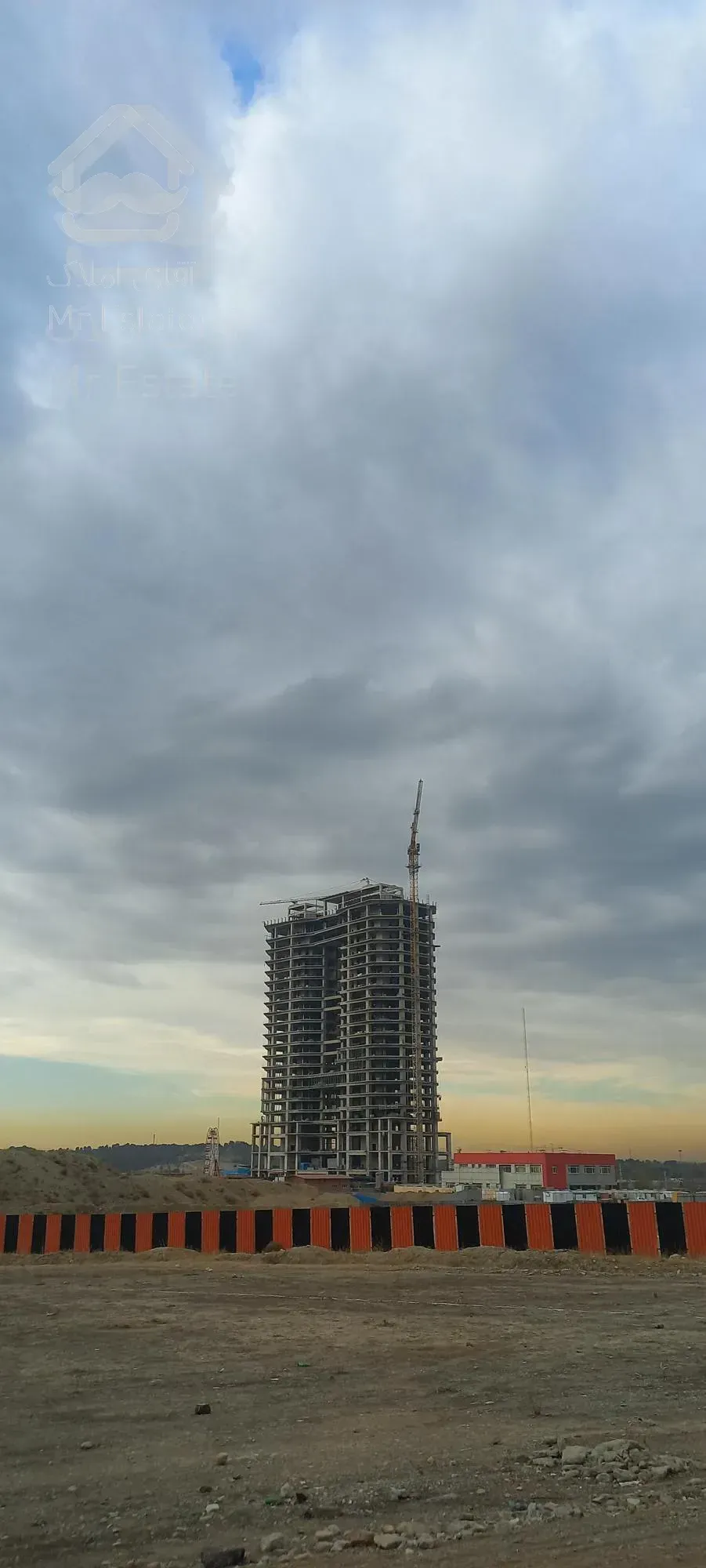 واحد های ۸۰ و ۱۲۰ متری برج هایپرلوکس دریاچه چیتگر