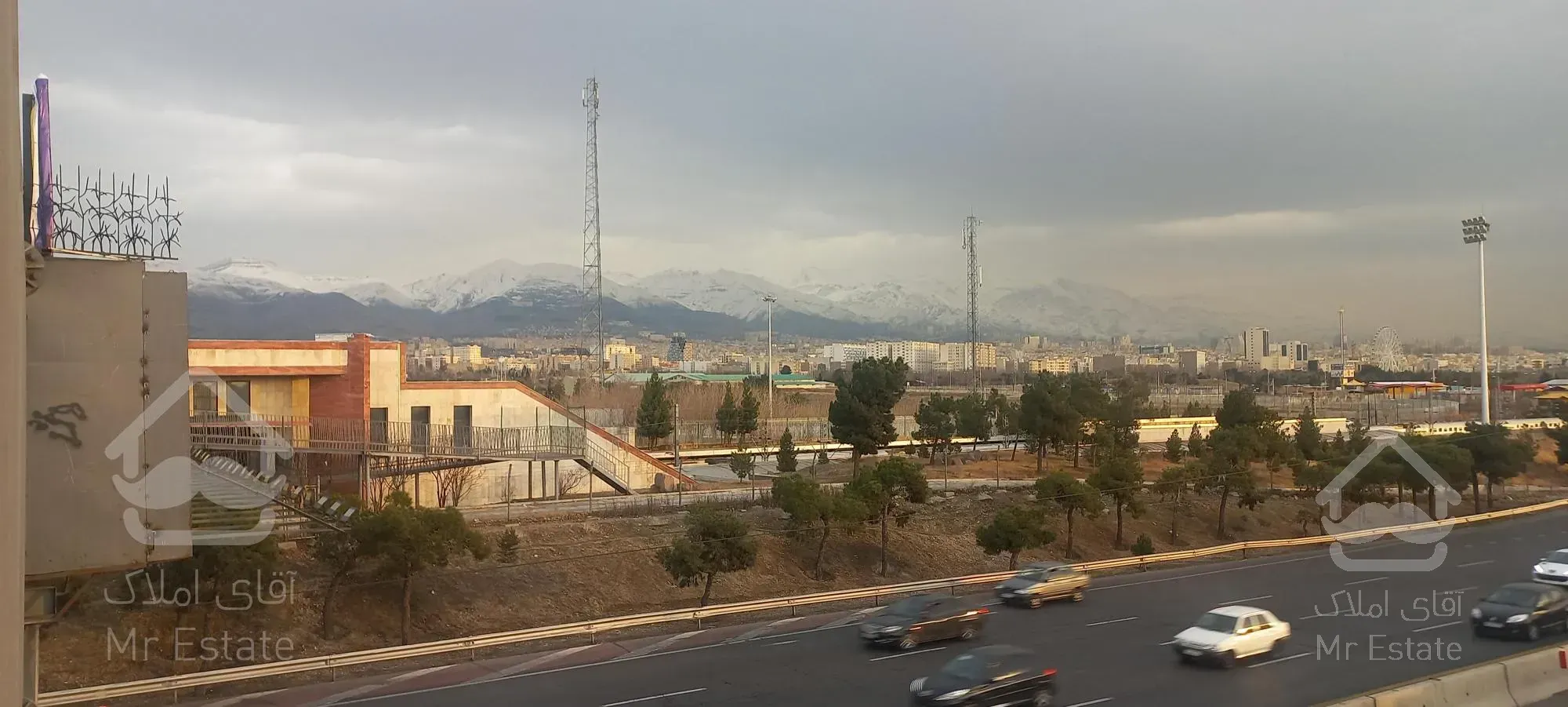 واحد ۸۰ و ۱۲۰ برج هایپرلوکس دریاچه چیتگر