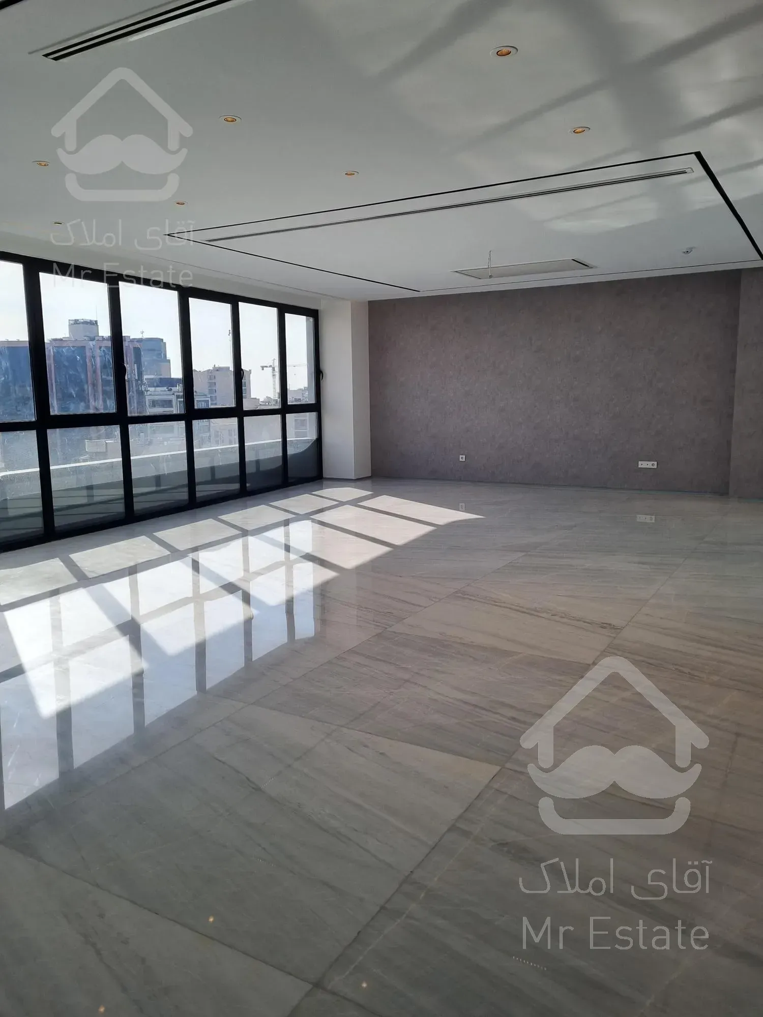 ۱۸۲ متر اکازیون تاپ لوکیشن