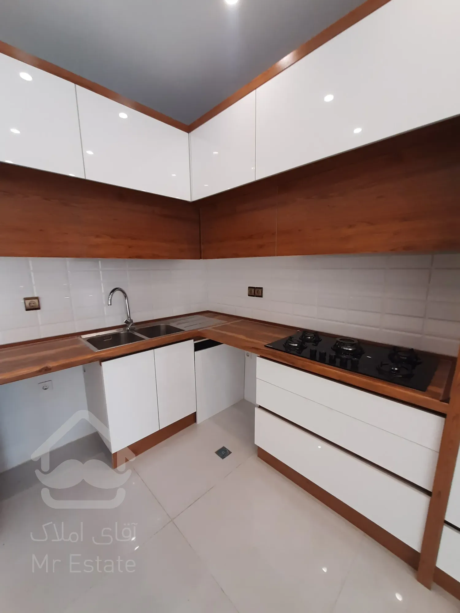 فروش آپارتمان ۶۸متر ۲خواب تراورتن رو به آفتاب