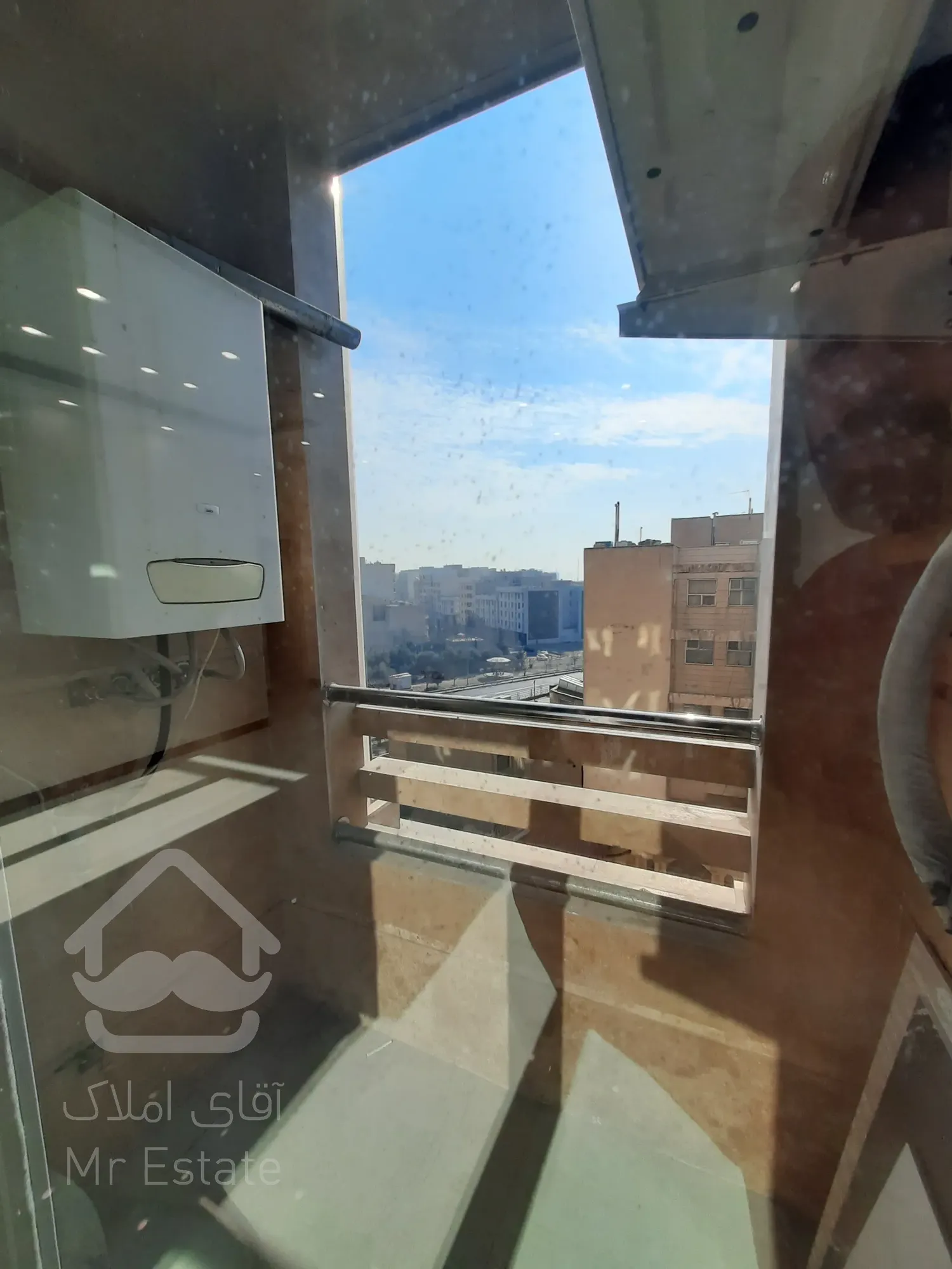 فروش آپارتمان ۶۸متر ۲خواب تراورتن رو به آفتاب