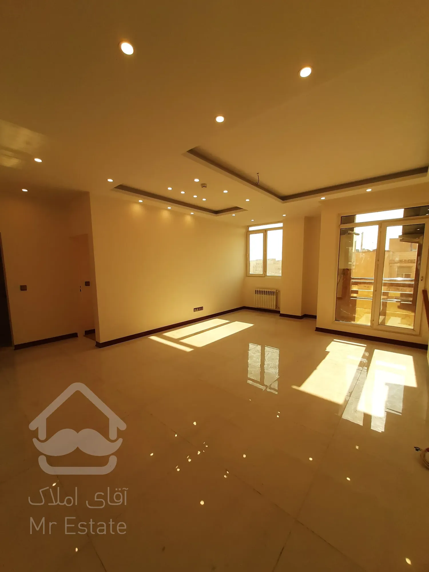 فروش آپارتمان ۶۸متر ۲خواب تراورتن رو به آفتاب