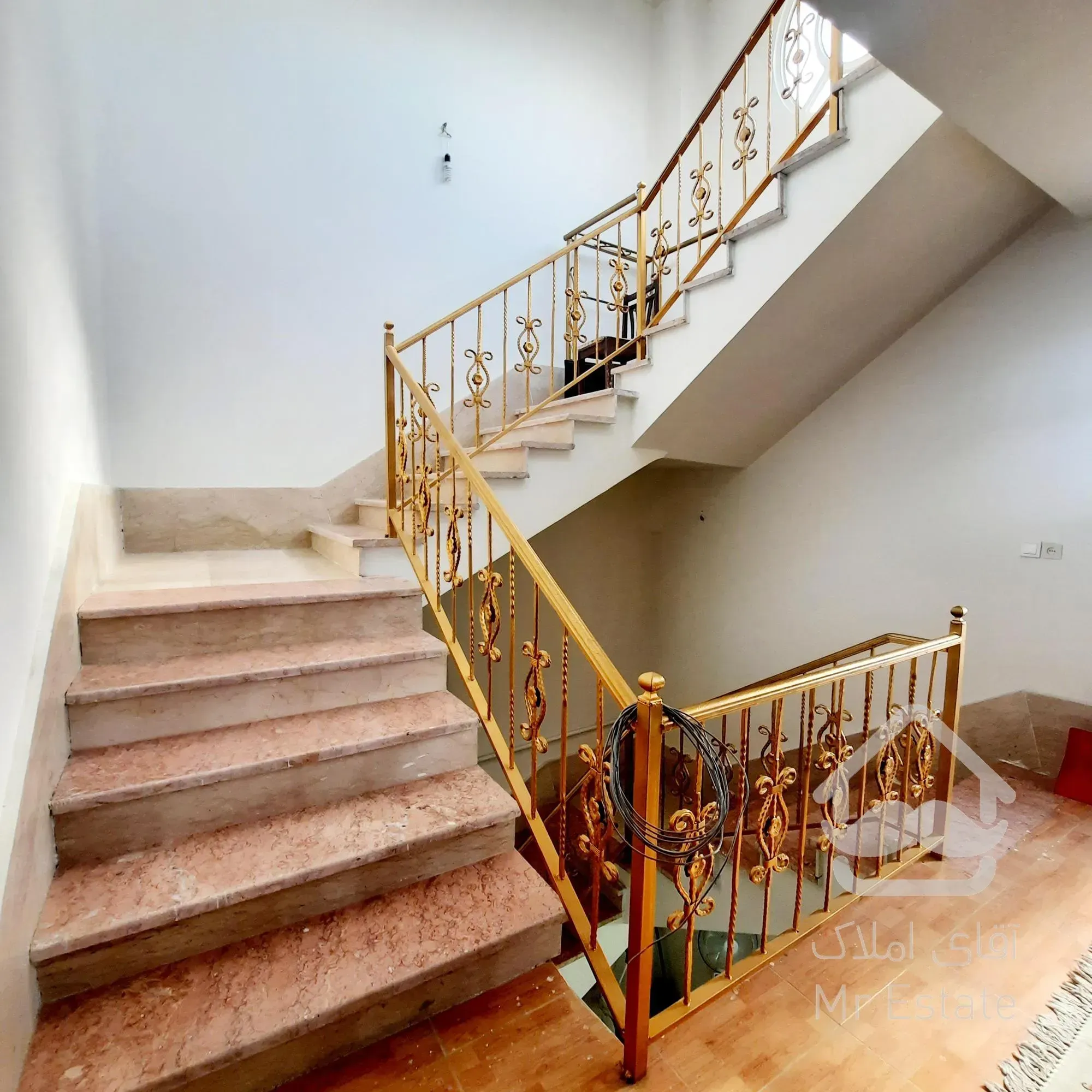 ۵۲۰ متر * دوبلکس * تاپ لوکیشن * مهستان *