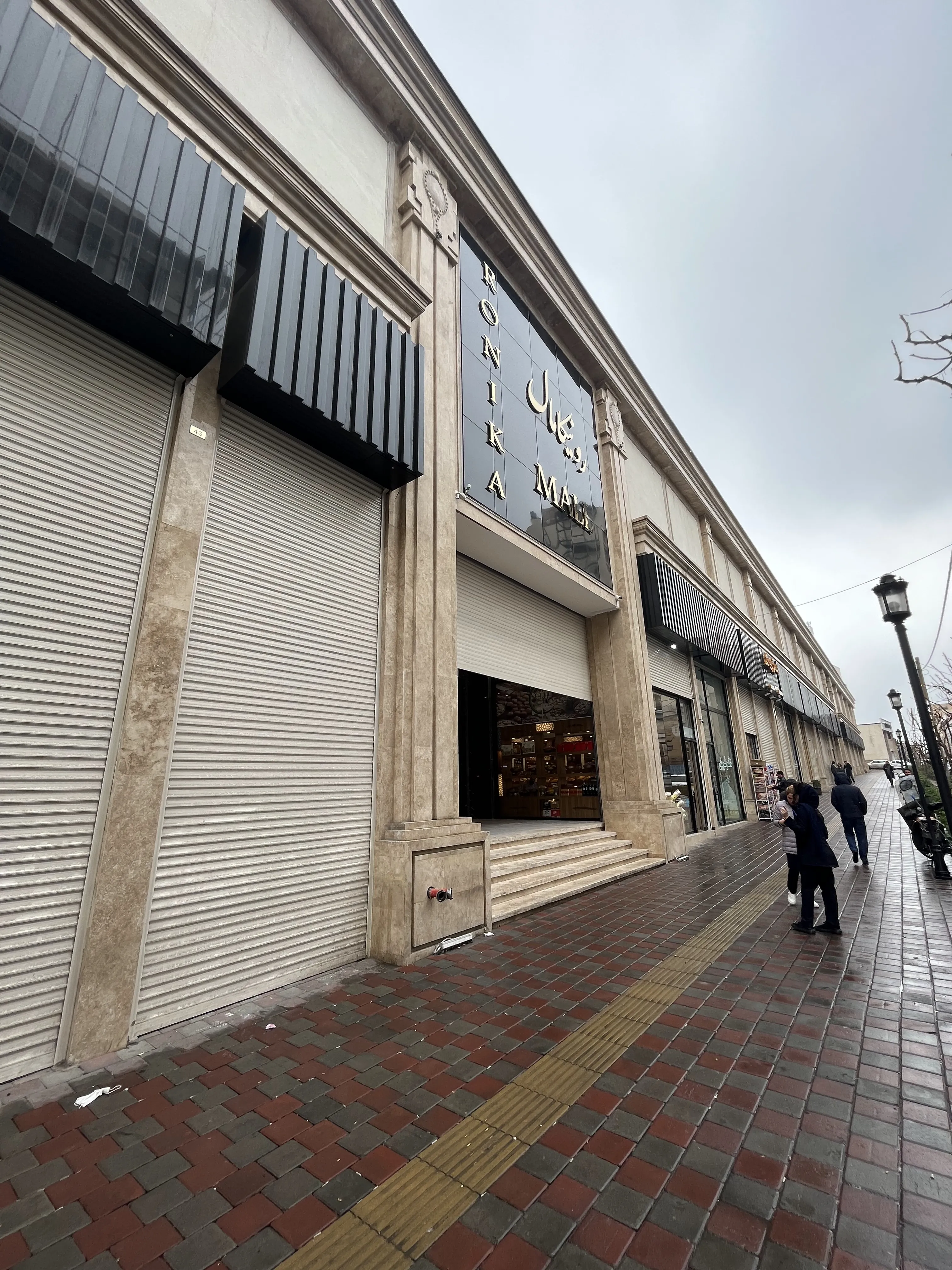 فروش مغازه تجاری 20متری/ سرمایه گذاری در منطقه 4 / موقعیت عالی/ هروی