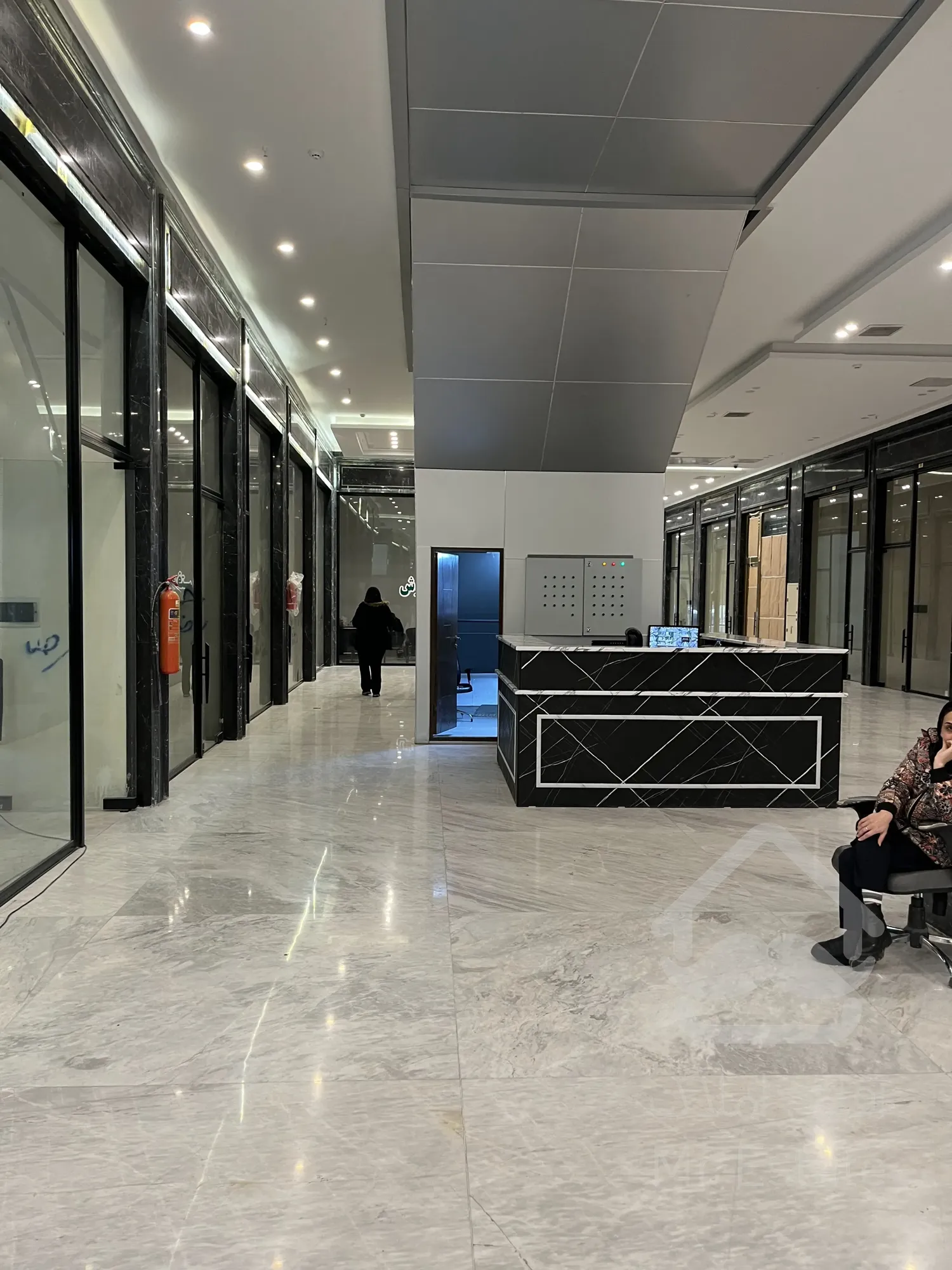 پیش فروش واحدتجاری 29متری باشرایط بی نظیررونیکامال میرزابابایی