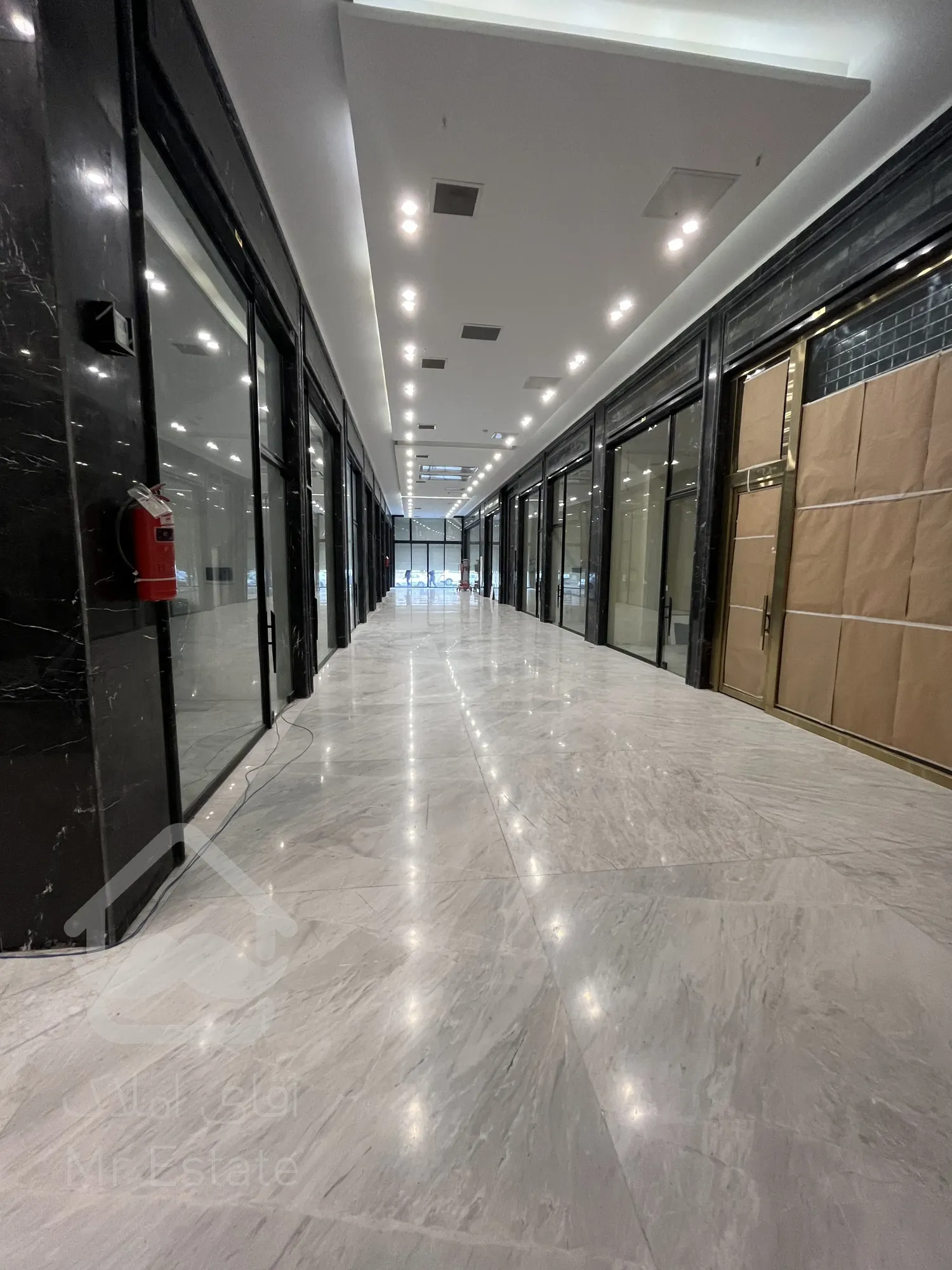 پیش فروش واحد تجاری برای صنف طلا و جواهرات در تاپ لوکیشن پونک