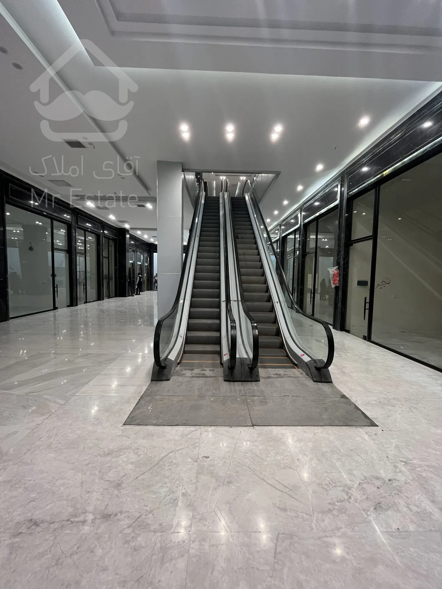 پیش فروش 20 متر تجاری لوکس پونک میرزابابایی