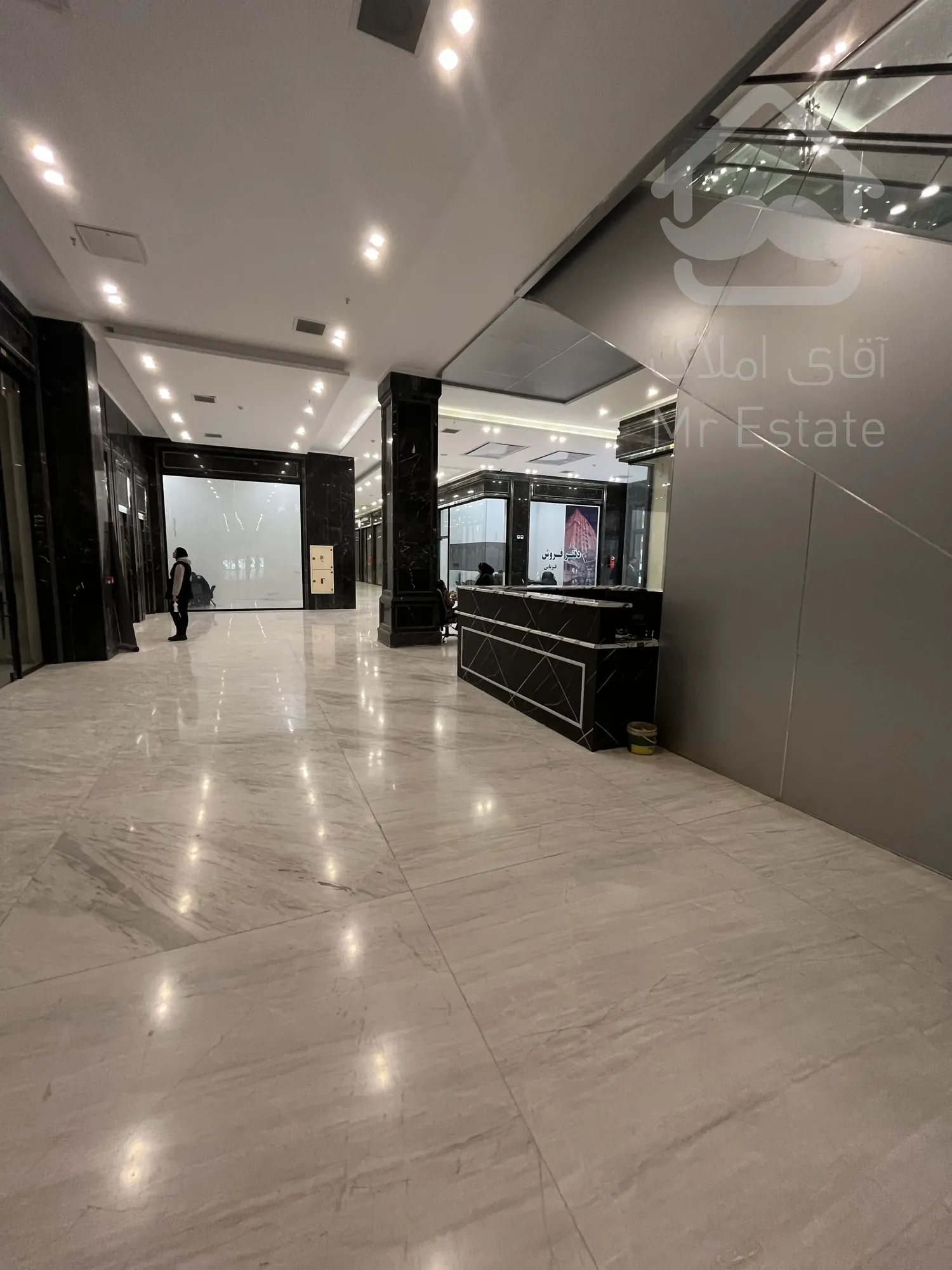 فروش مغازه 19 متر در رونیکا مال پاسداران