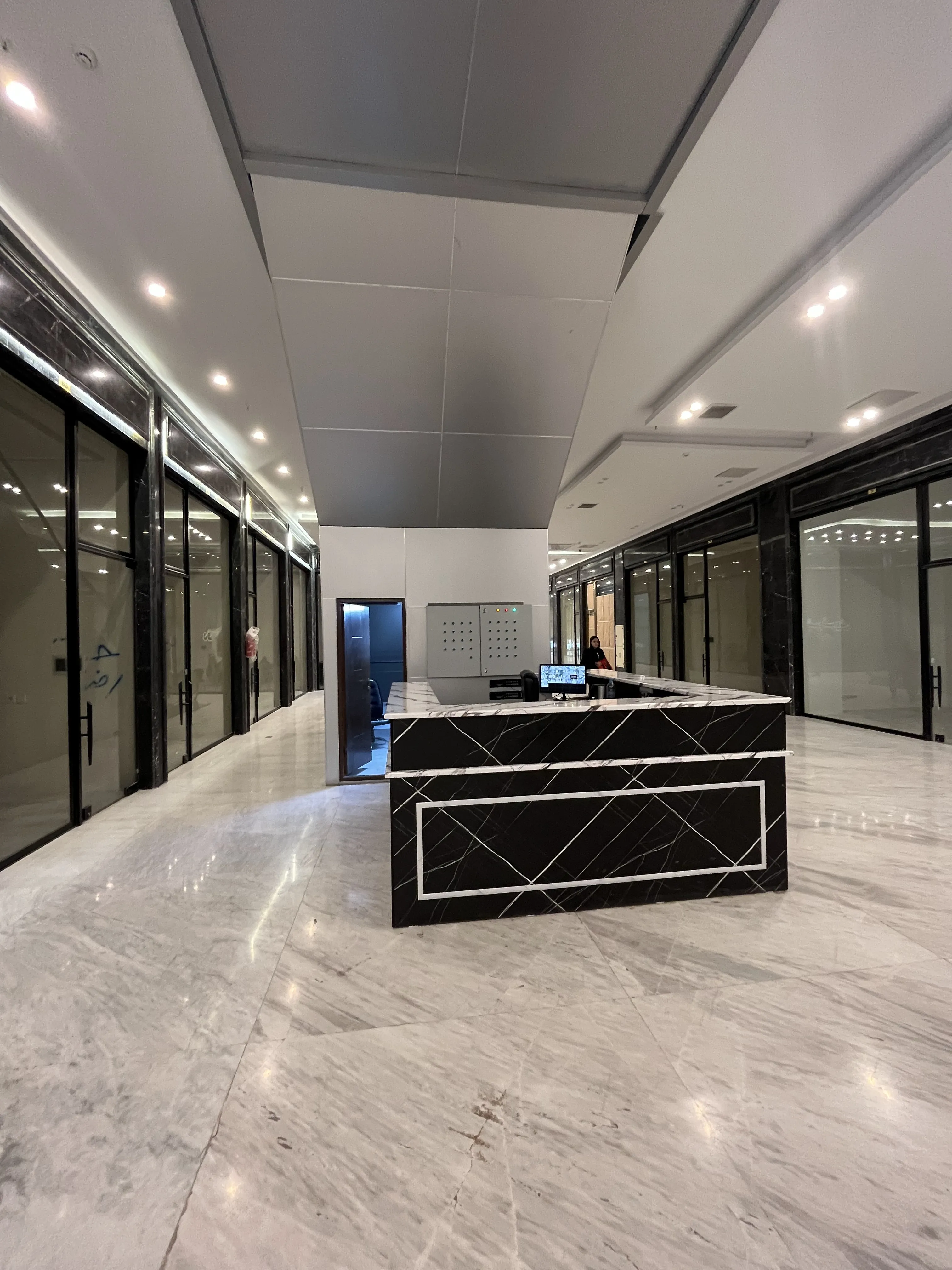 فروش مغازه 36 متری با اقساط 12ماهه در رونیکا مال هروی