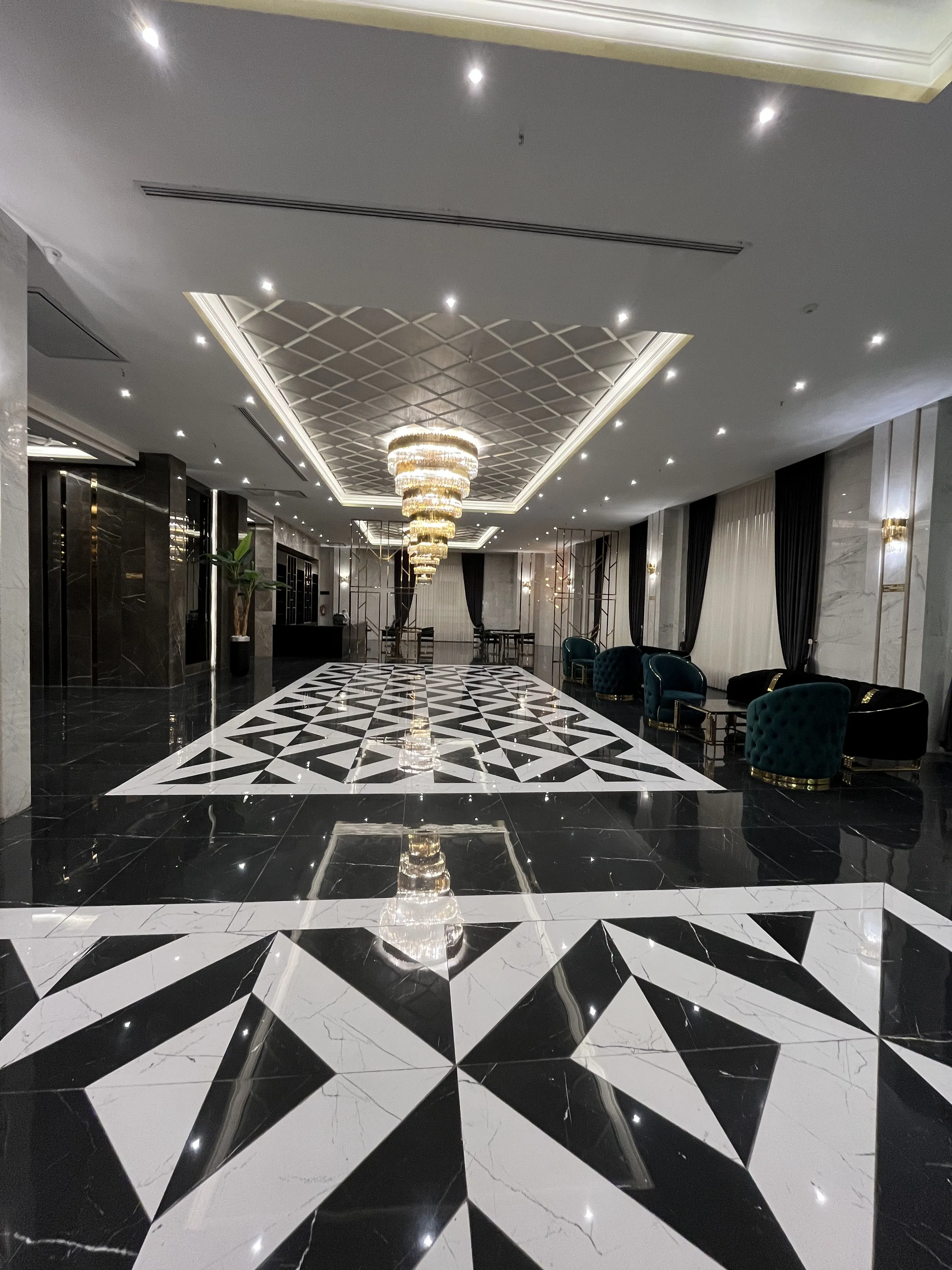 فروش واحد 114 متر لاکچری رونیکاپالاس در بلوار ارتش