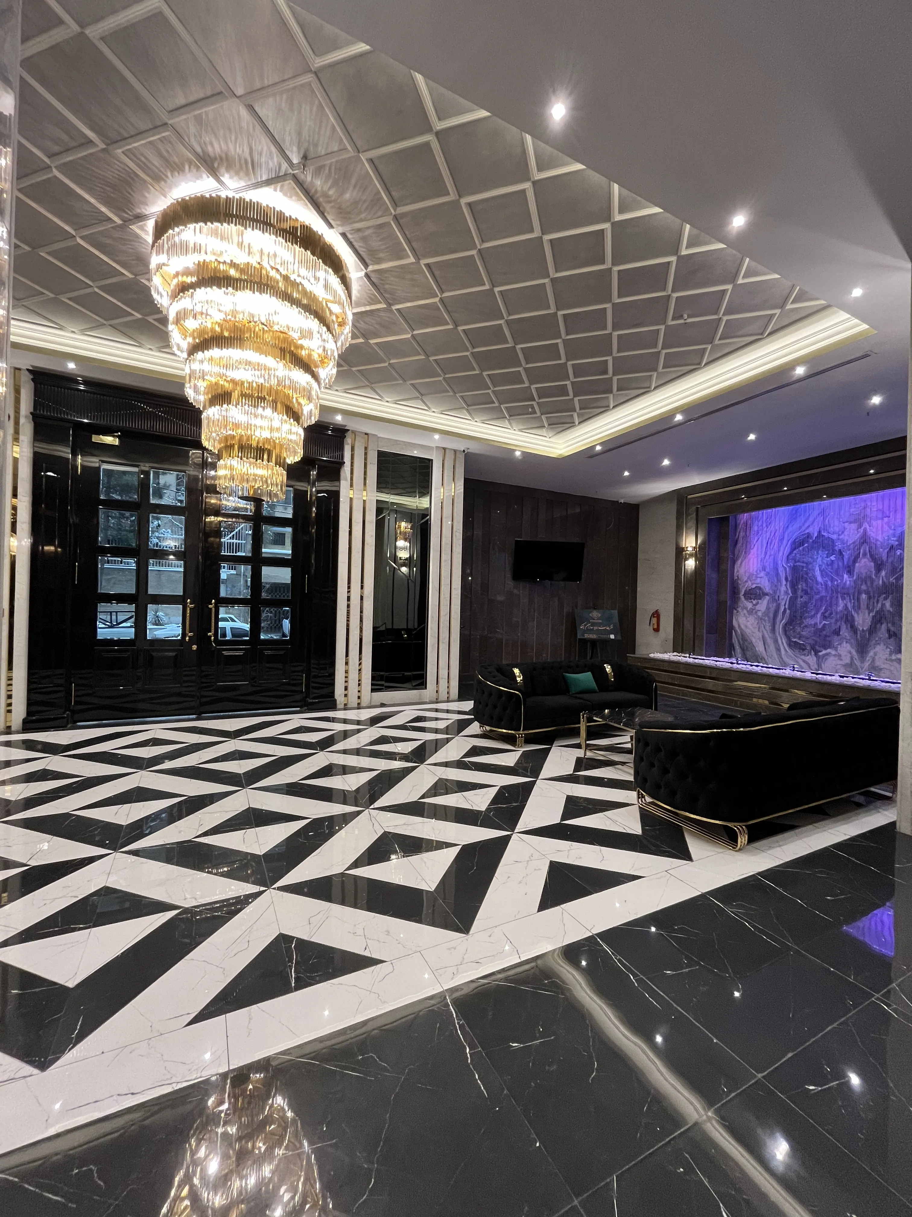 فروش واحد 114 متر رونیکاپالاس در بلوار ارتش