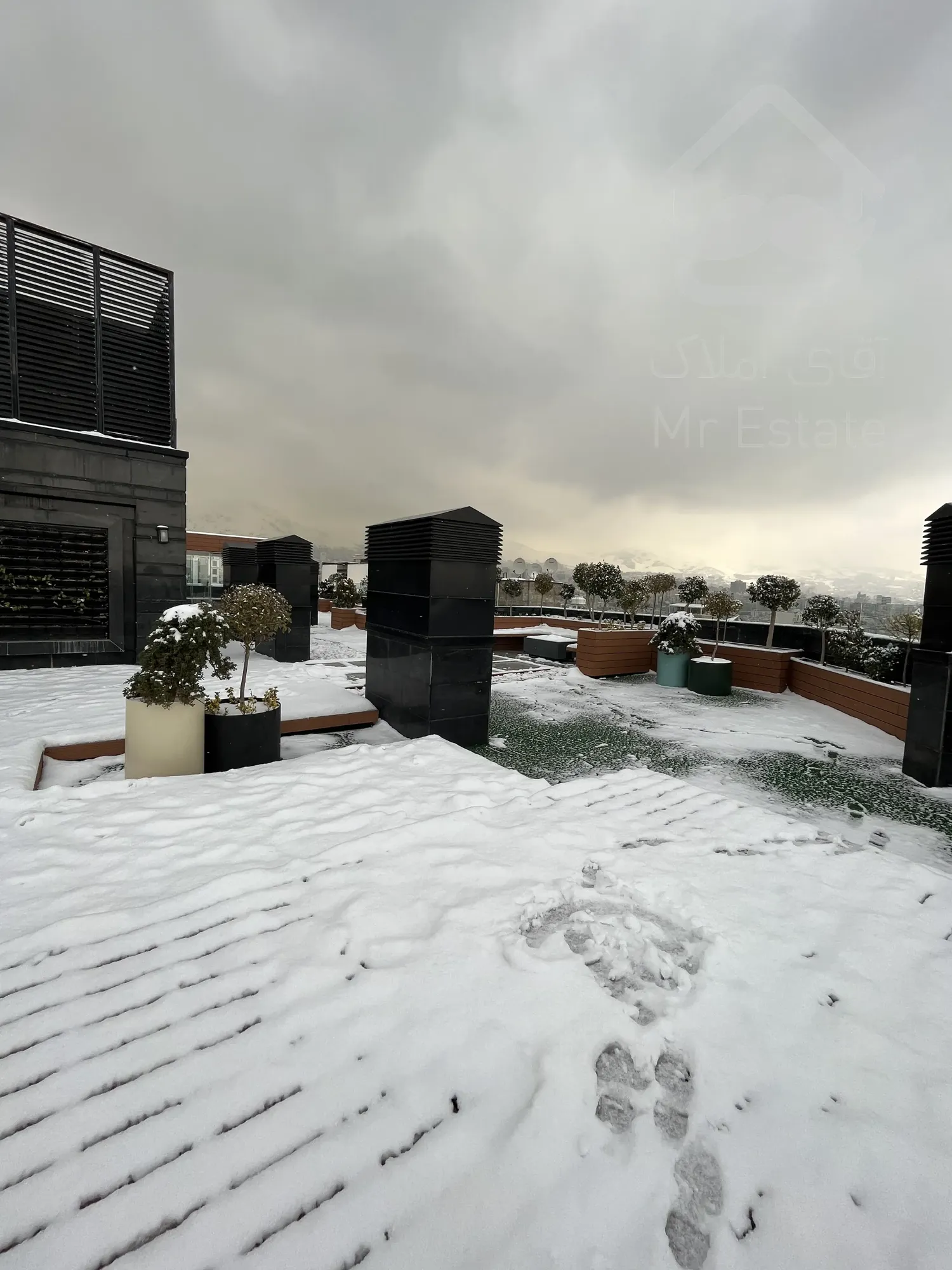 فروش واحد 111 متر لوکس رونیکاپالاس در بلوار ارتش