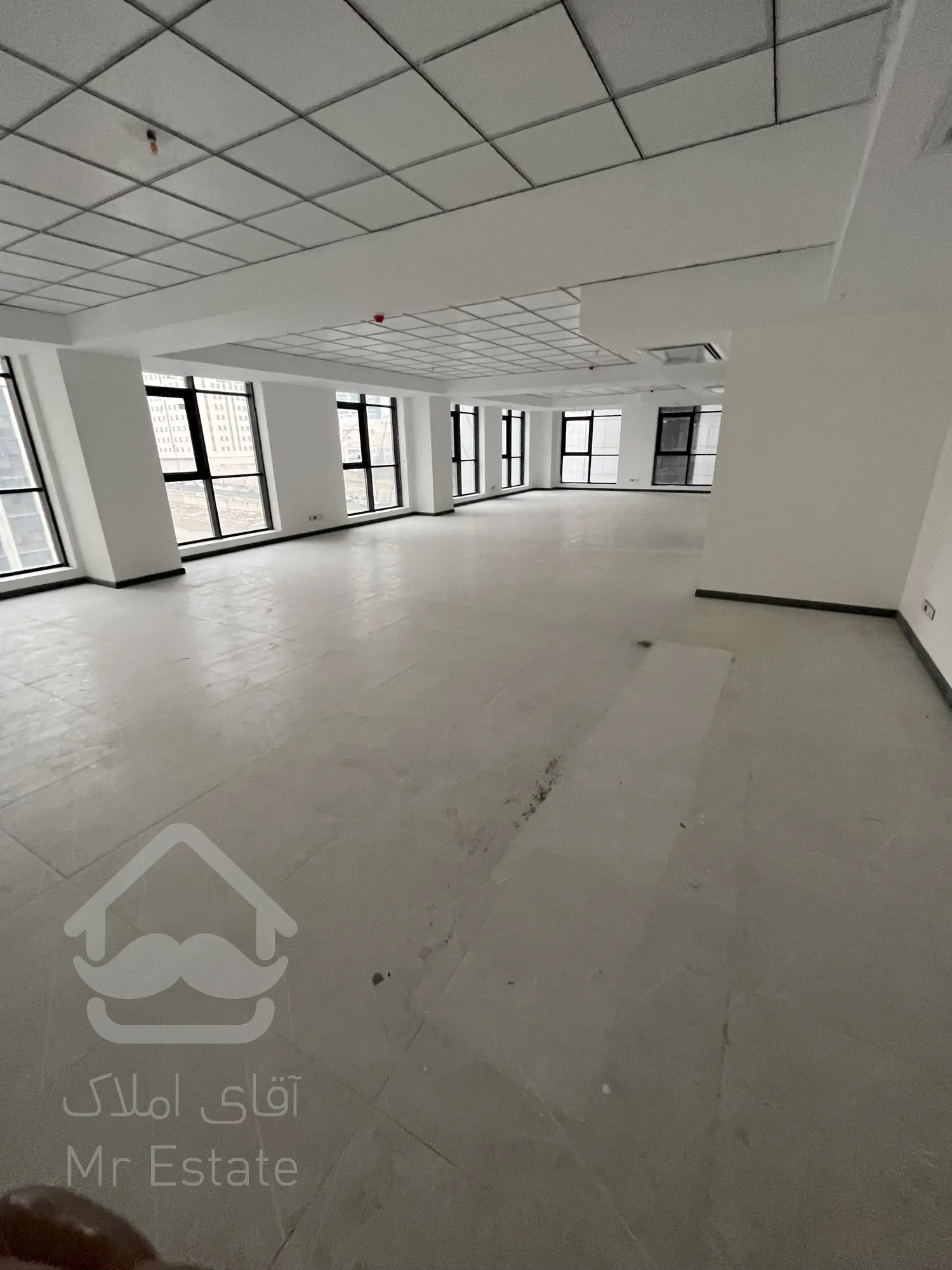 فروش اداری 190 متر در برج اداری اشرفی اصفحانی  با دسترسی عالی