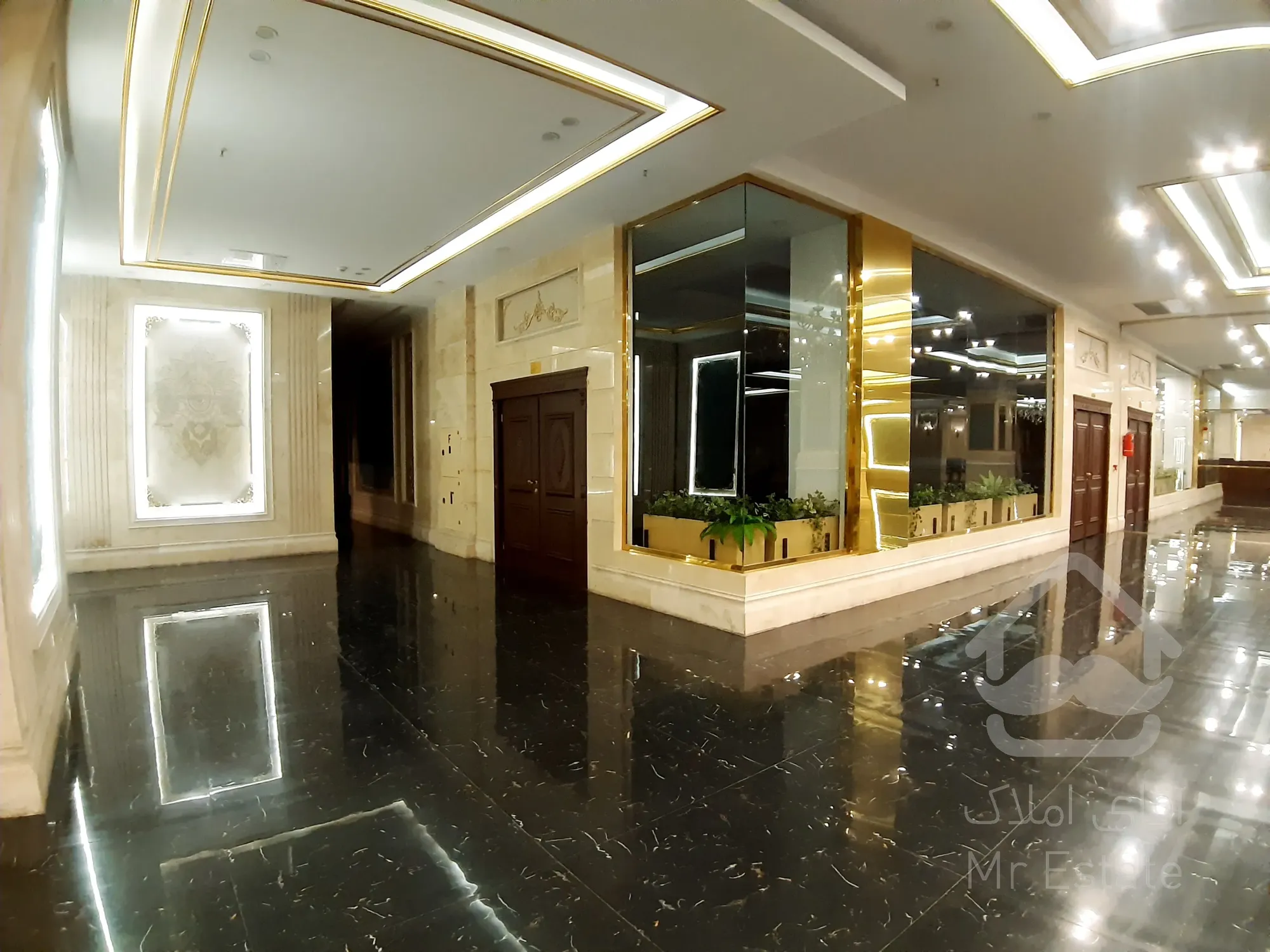 ۱۱۷ متر کُنجی غرق نور / تراس عریض و دلباز