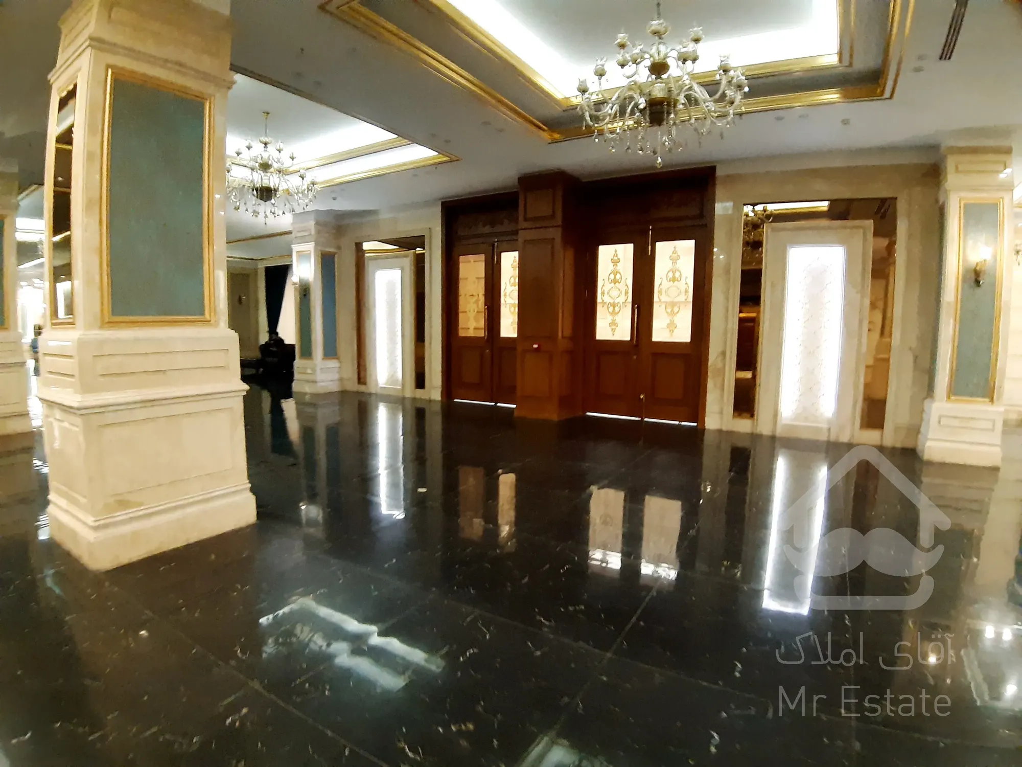 ۱۱۷ متر کُنجی غرق نور / تراس عریض و دلباز