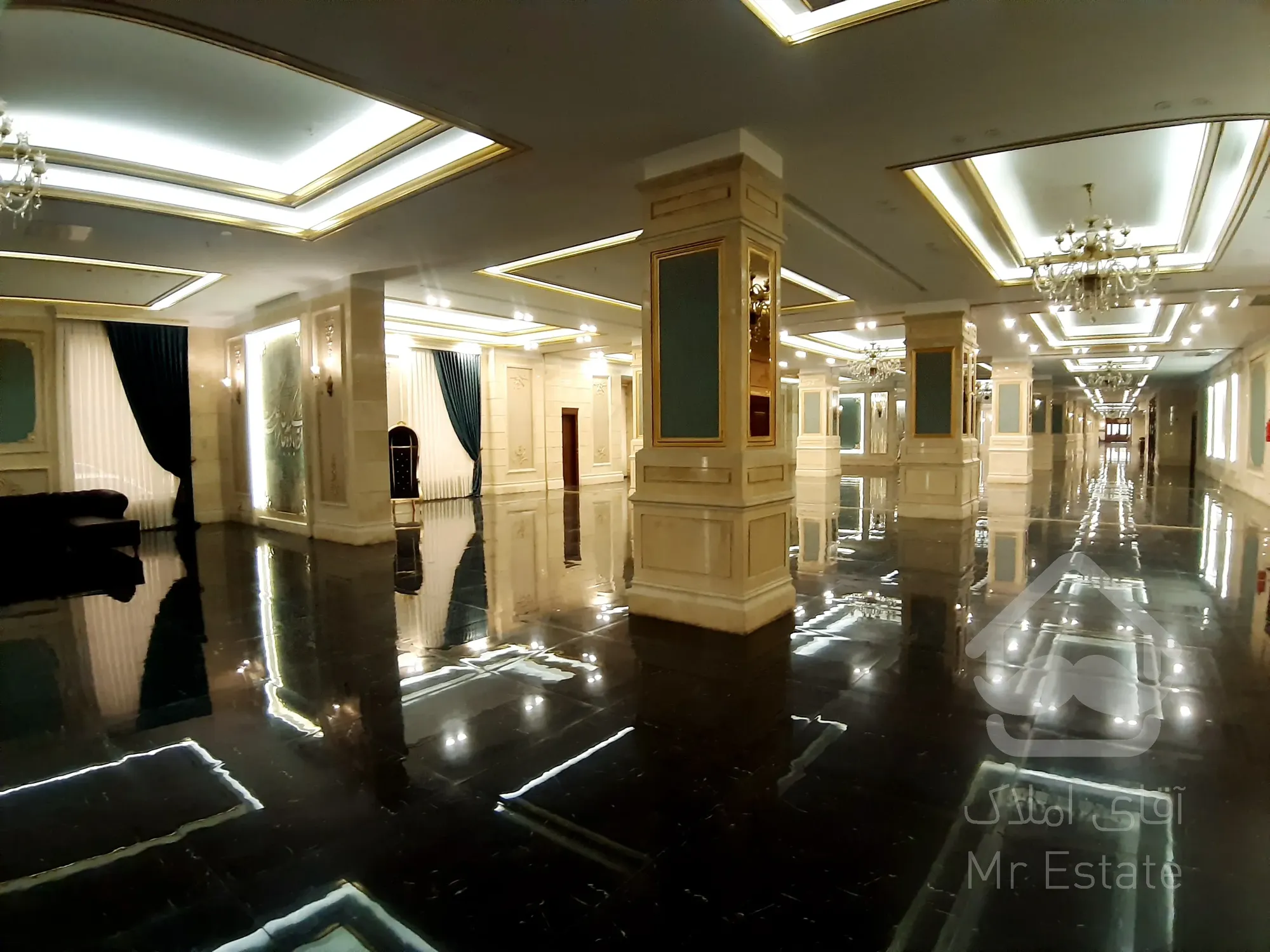 ۱۱۷ متر کُنجی غرق نور / تراس عریض و دلباز