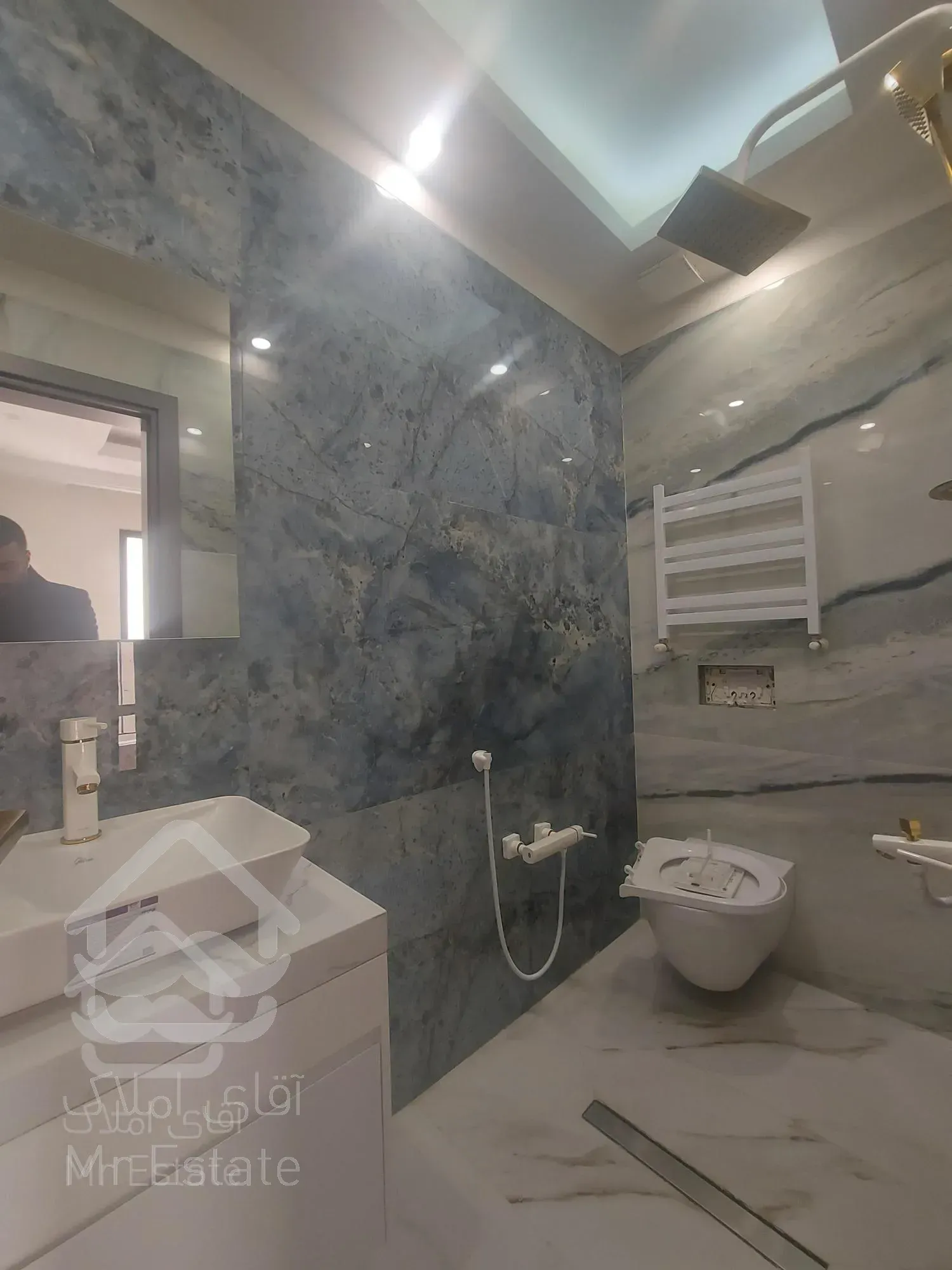 شهرک غرب ۱۵۱متر نوساز خوش نقشه و جذاب