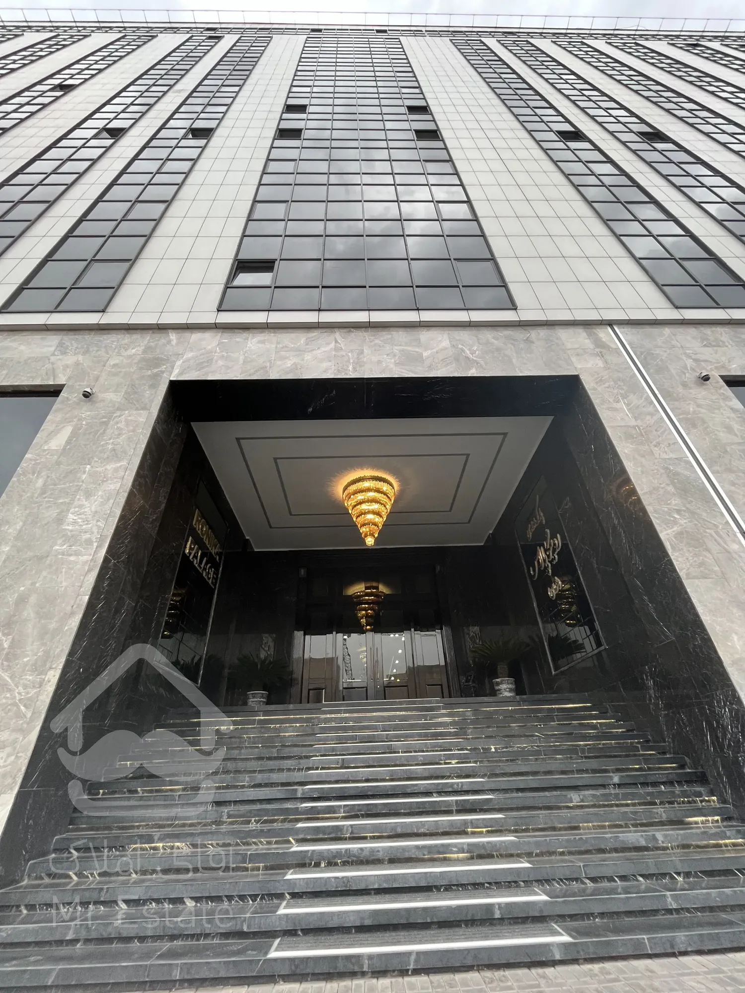 فروش واحد81 متری اداری در تنها پارک اداری تهران رونیکا پالاس غروی