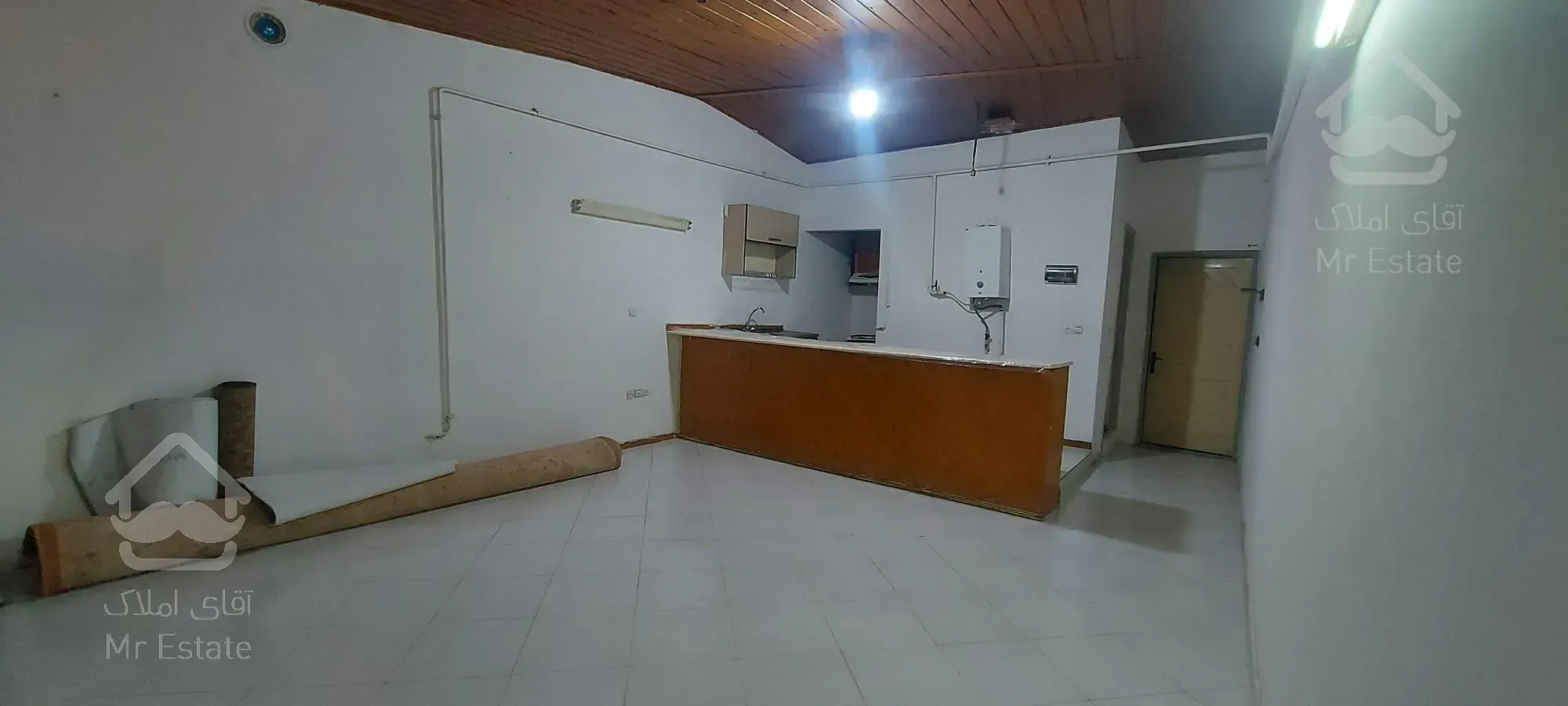 مازندران ، رویان ، واحد  تک خواب ، سرویس توالت و حمام جدا ، کف سرامیک ، بالکن دارد، طبقه اول، کمد دیواری ، کولر پنجره ای