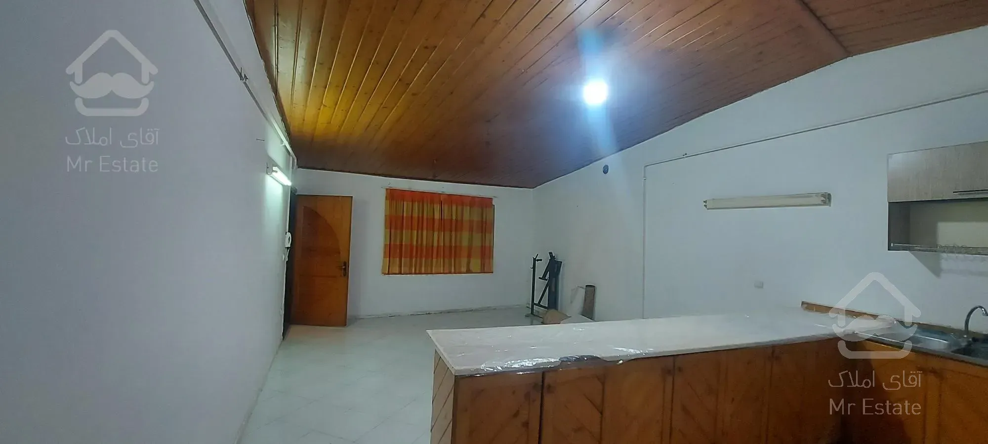 مازندران ، رویان ، واحد  تک خواب ، سرویس توالت و حمام جدا ، کف سرامیک ، بالکن دارد، طبقه اول، کمد دیواری ، کولر پنجره ای