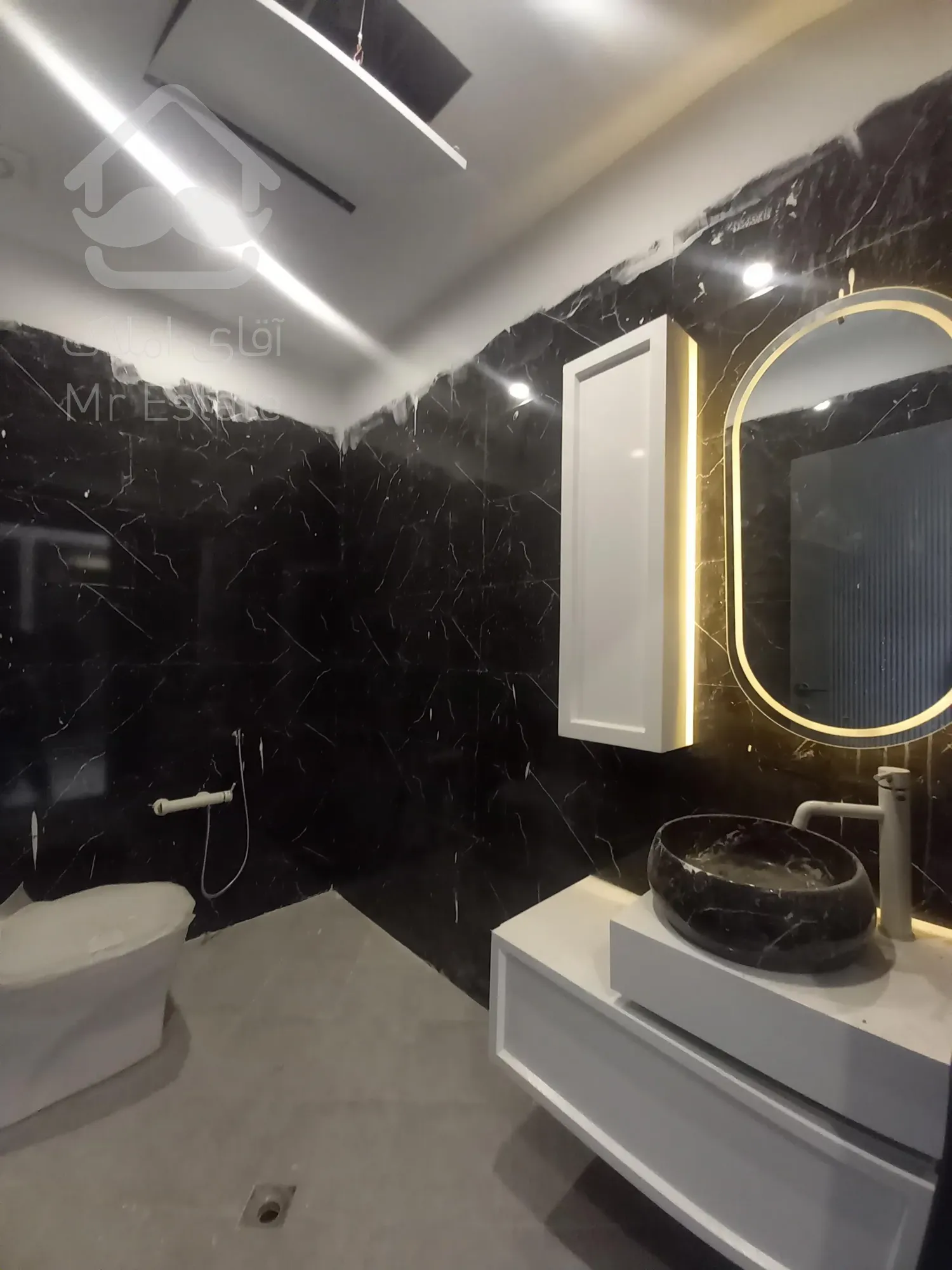 فروش آپارتمان اداری مدرن 84متری در تنها برج اداری تهران