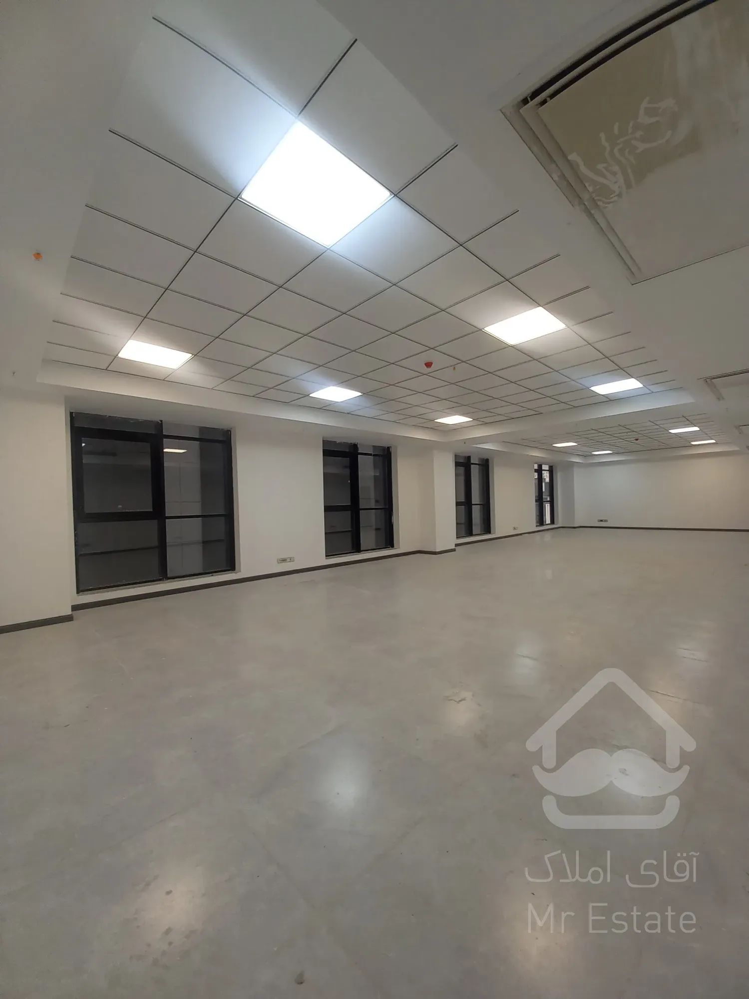 فروش واحد81متری اداری/سند اداری/فول امکانات/پارکینگ/اقساط