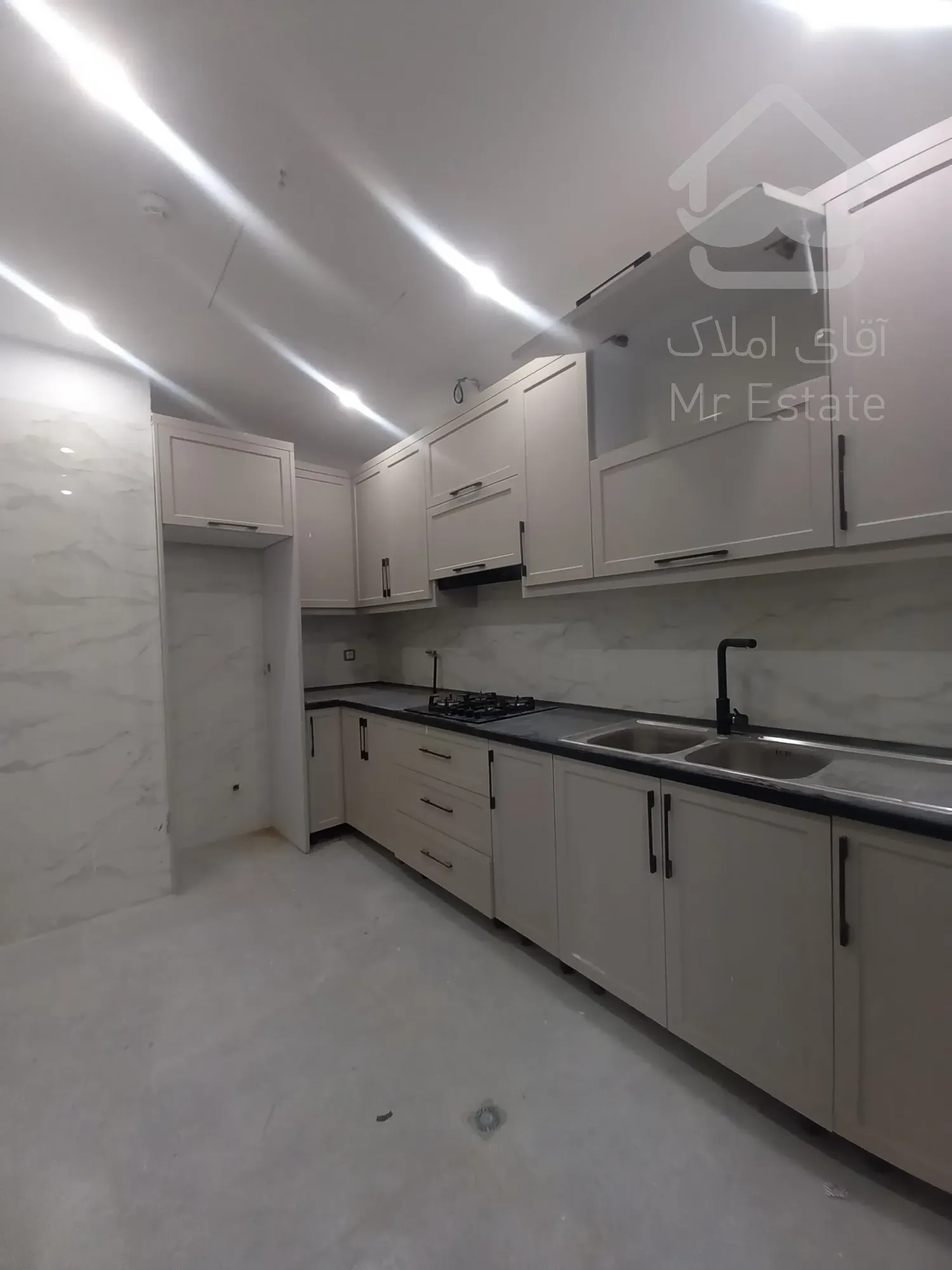 فروش واحد84متری اداری/غرب/برج رونیکاپالاس غروی/اقساط