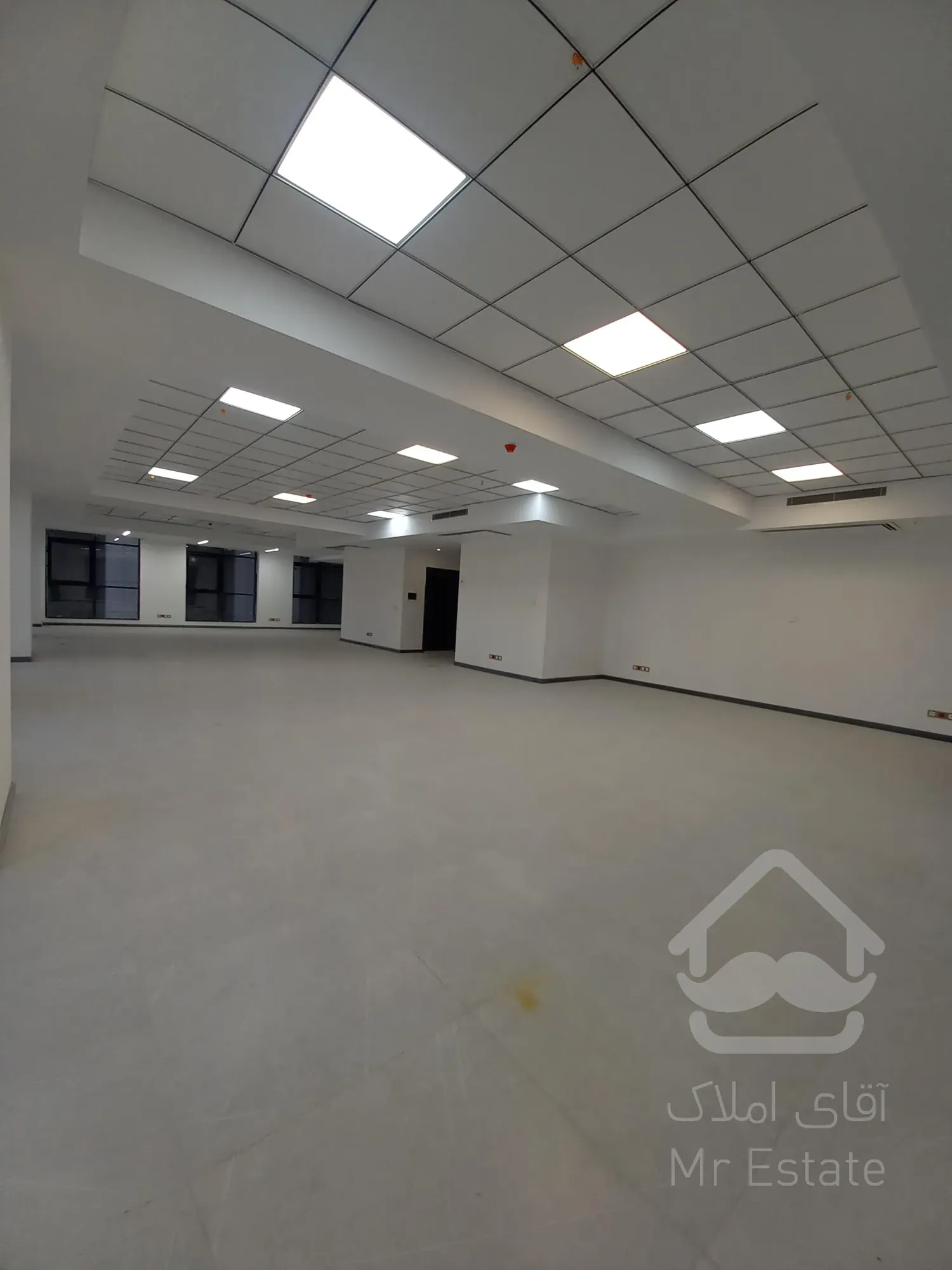 اجاره اداری با امکانات هتلینگ در رونیکا پالاس غروی