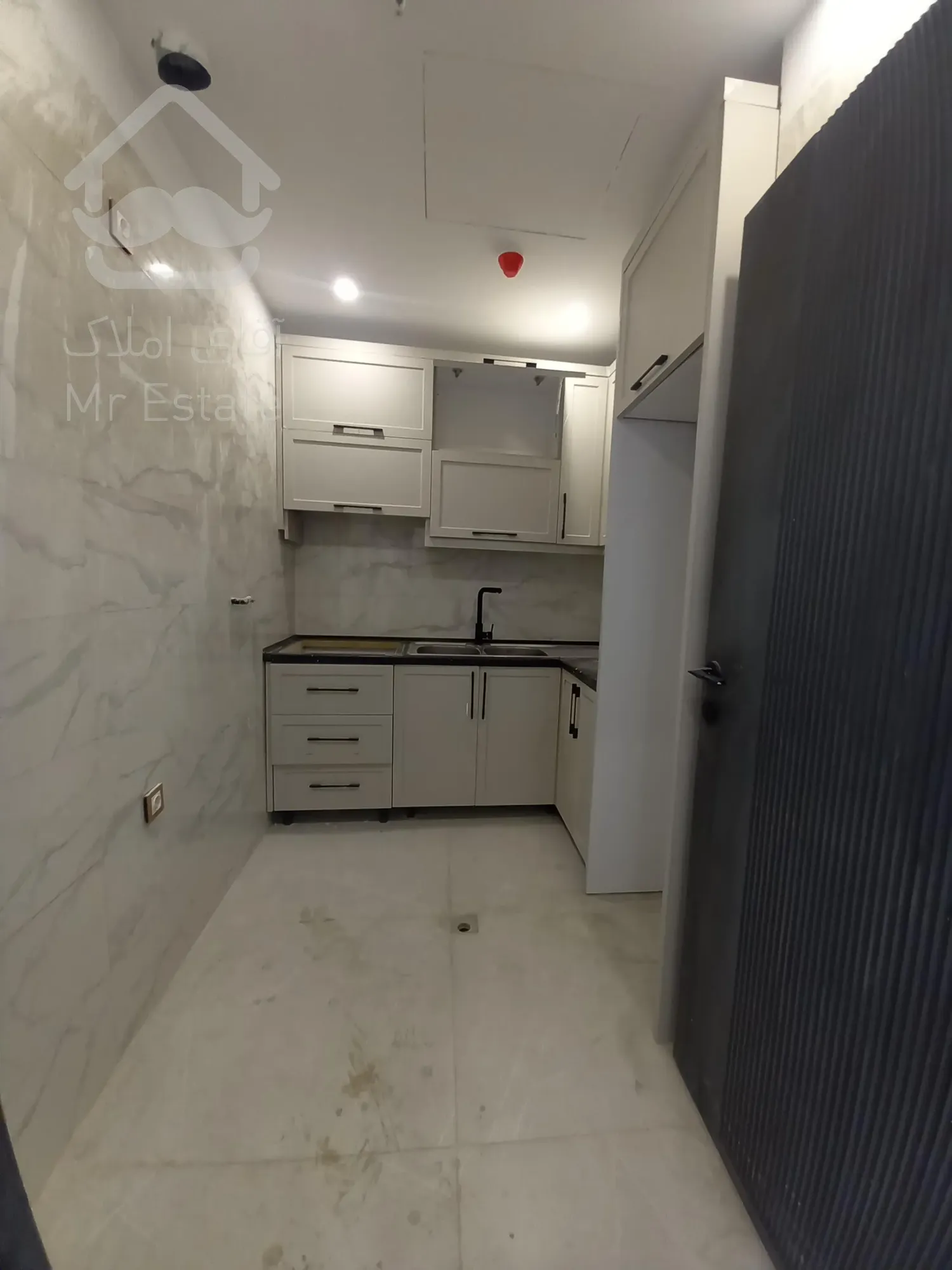 اجاره اداری با امکانات هتلینگ در رونیکا پالاس غروی