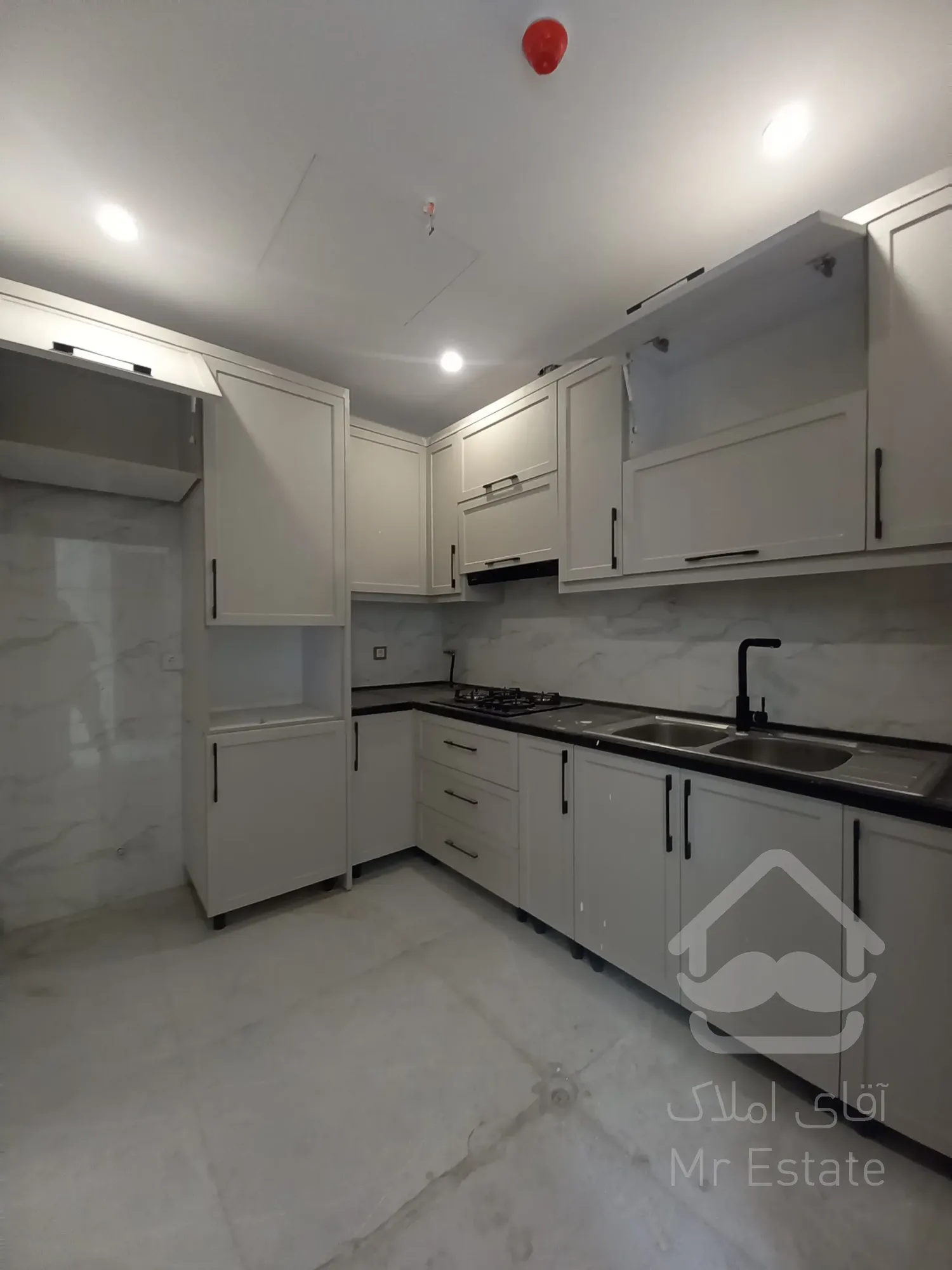 فروش دفتر اداری ۲۰۰ متری در رونیکاپالاس پونک