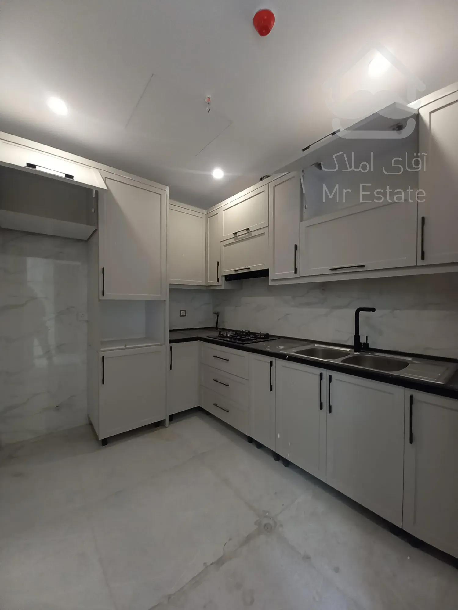 فروش دفتر اداری ۲۰۰ متری در رونیکاپالاس پونک