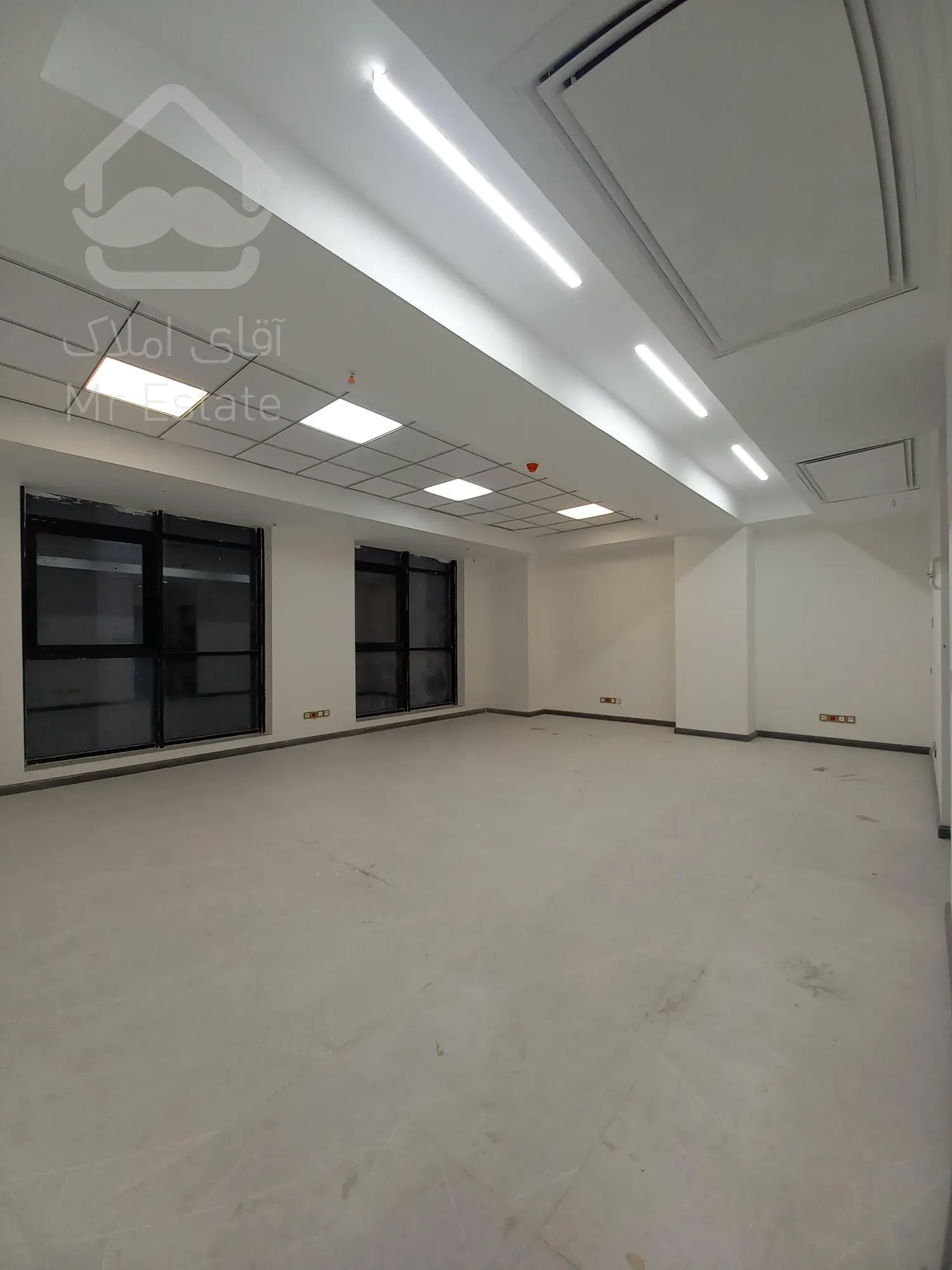 فروش دفتر اداری ۲۰۰ متری در رونیکاپالاس پونک