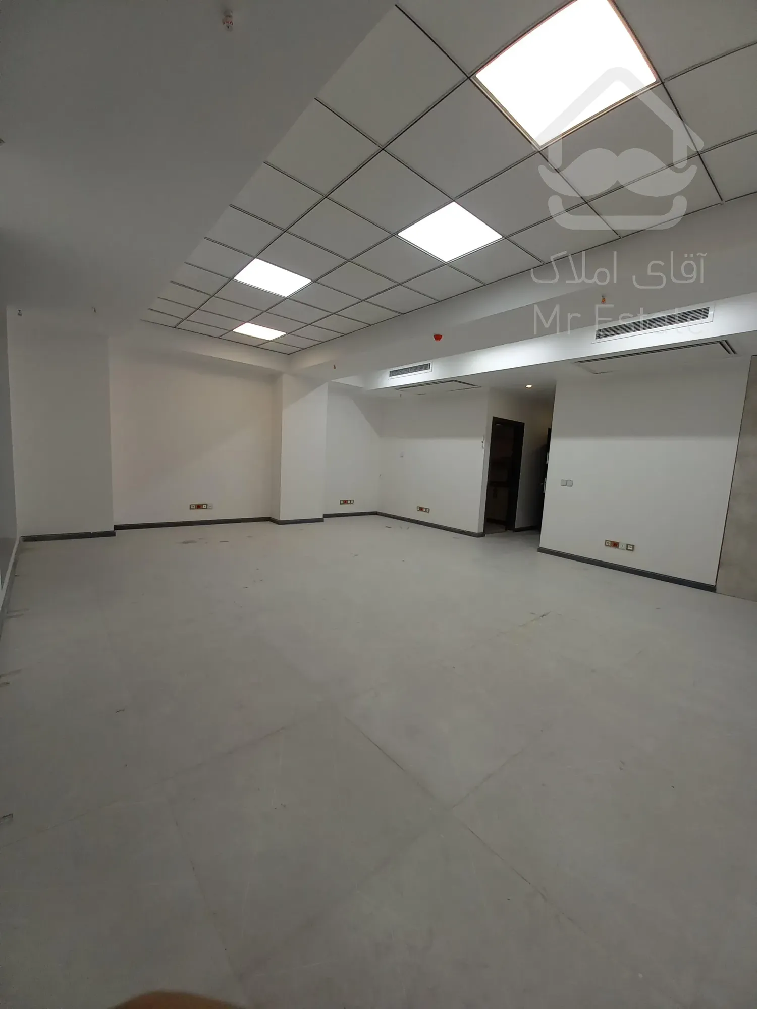 فروش دفتر اداری ۲۰۰ متری در رونیکاپالاس پونک