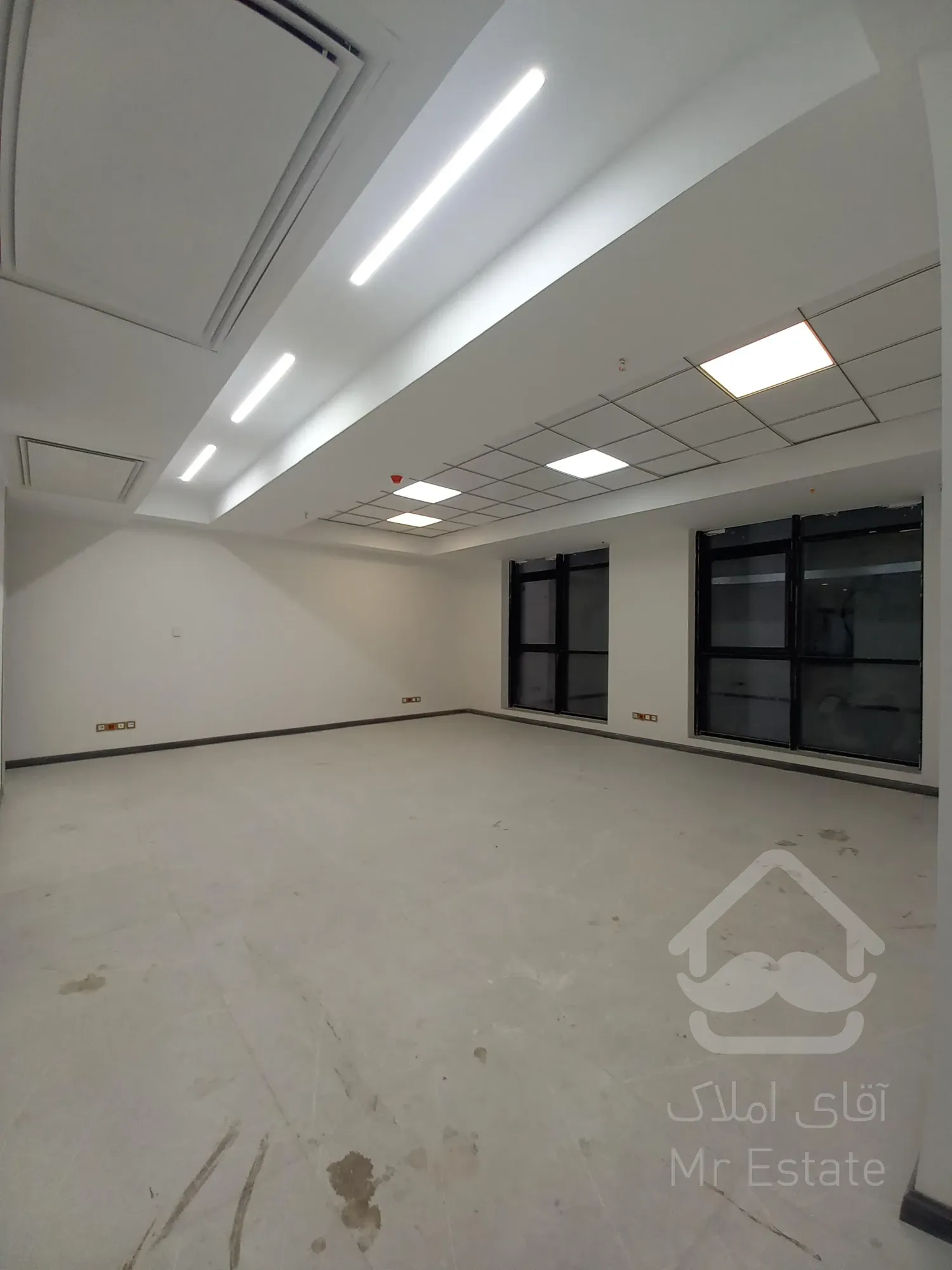 فروش دفتر اداری ۲۰۰ متری در رونیکاپالاس پونک