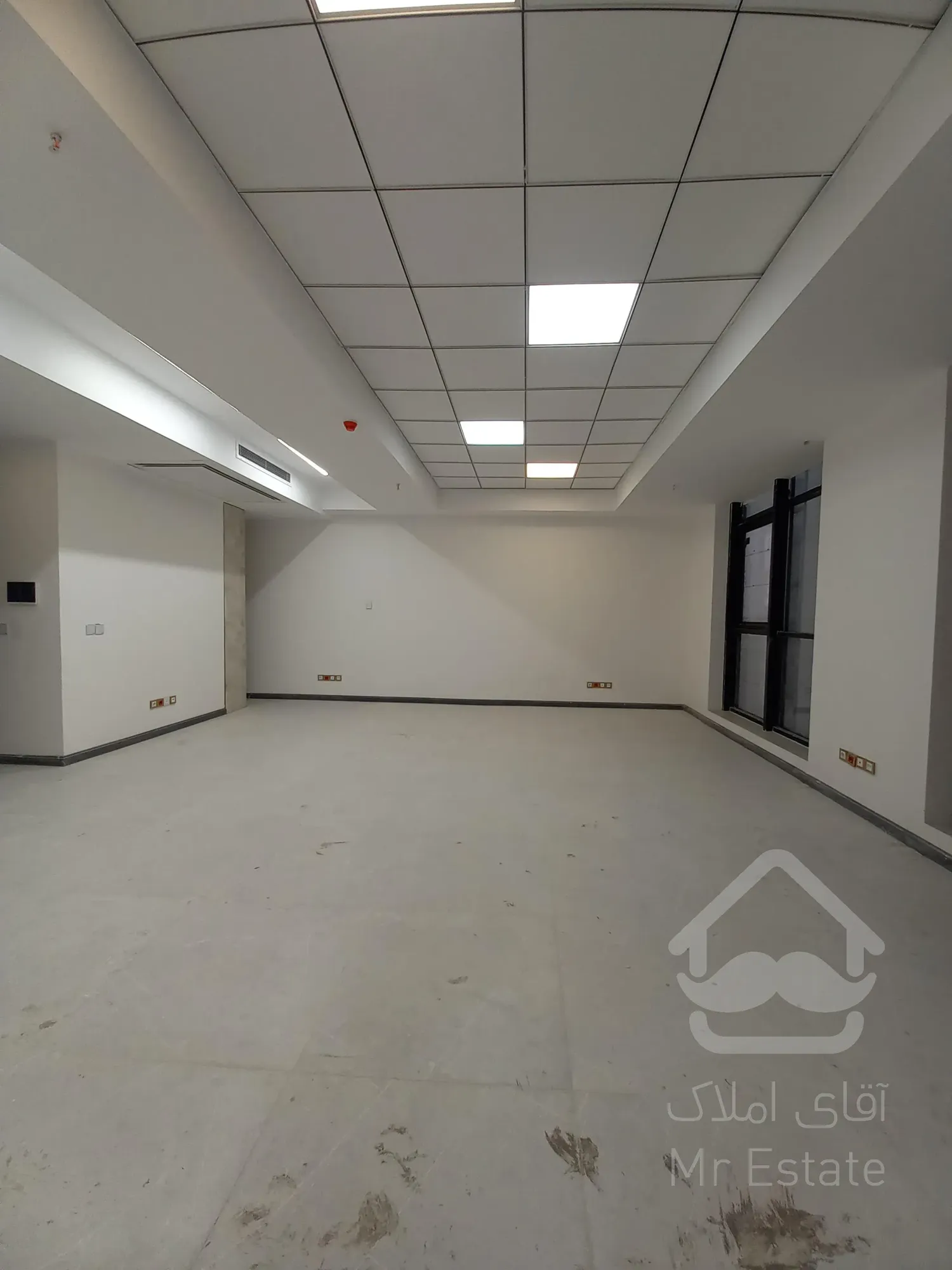 فروش دفتر اداری ۲۰۰ متری در رونیکاپالاس پونک