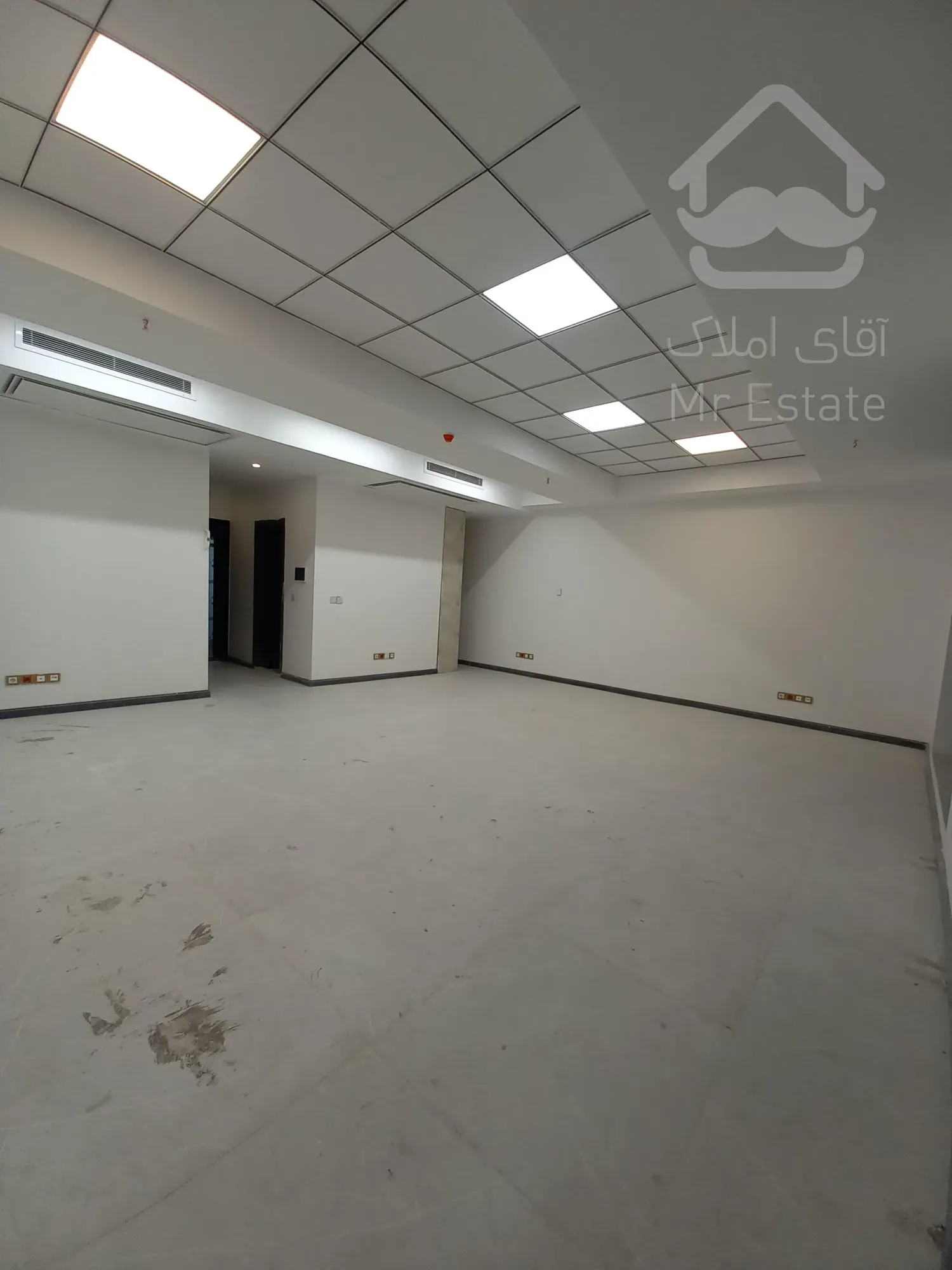 فروش دفتر اداری ۲۰۰ متری در رونیکاپالاس پونک