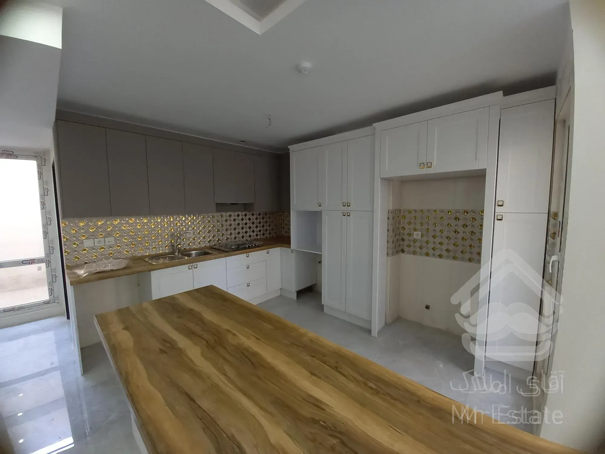 آپارتمان،۱۴۲متر،سه خواب،گلشهر