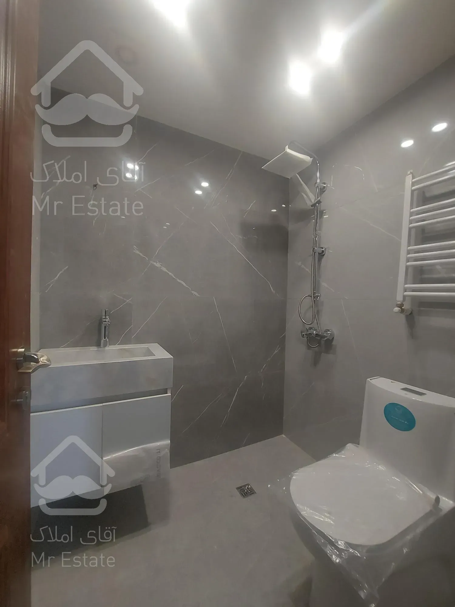 اجاره واحد ۱۴۳متر ویو عالی طبقات بالا