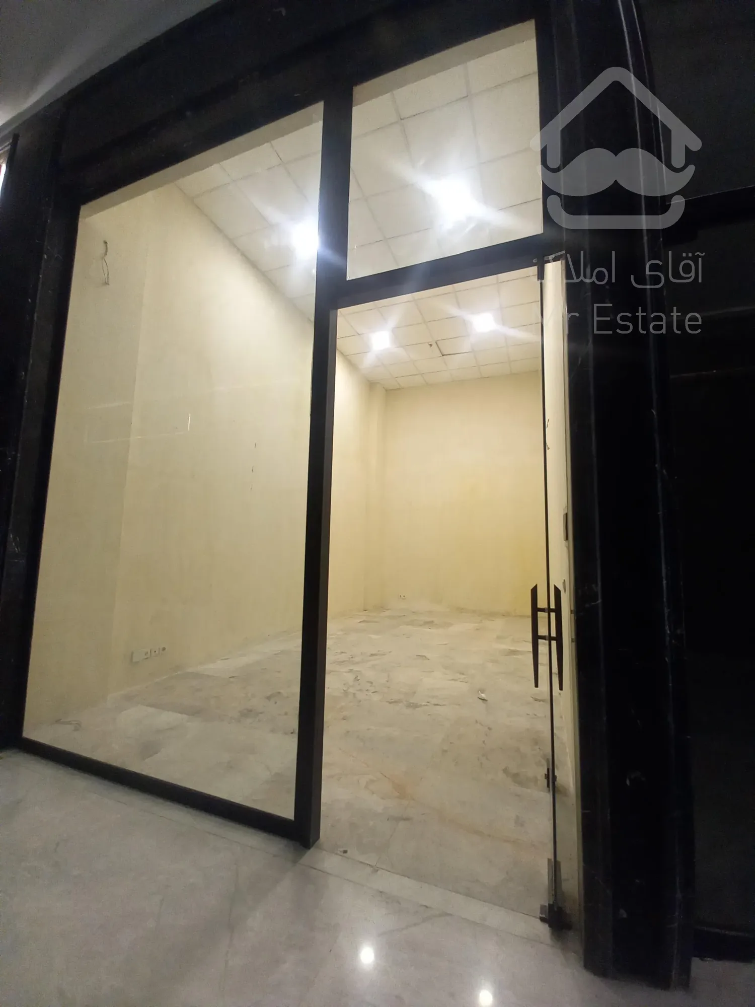 فروش مغازه 36 متر در رونیکا مال پاسداران با سند تک برگ رسمی