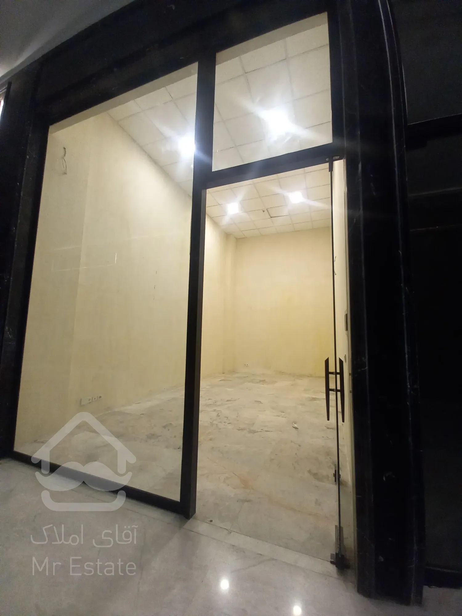 اجاره مغازه 67 متری در رونیکا مال پاسداران