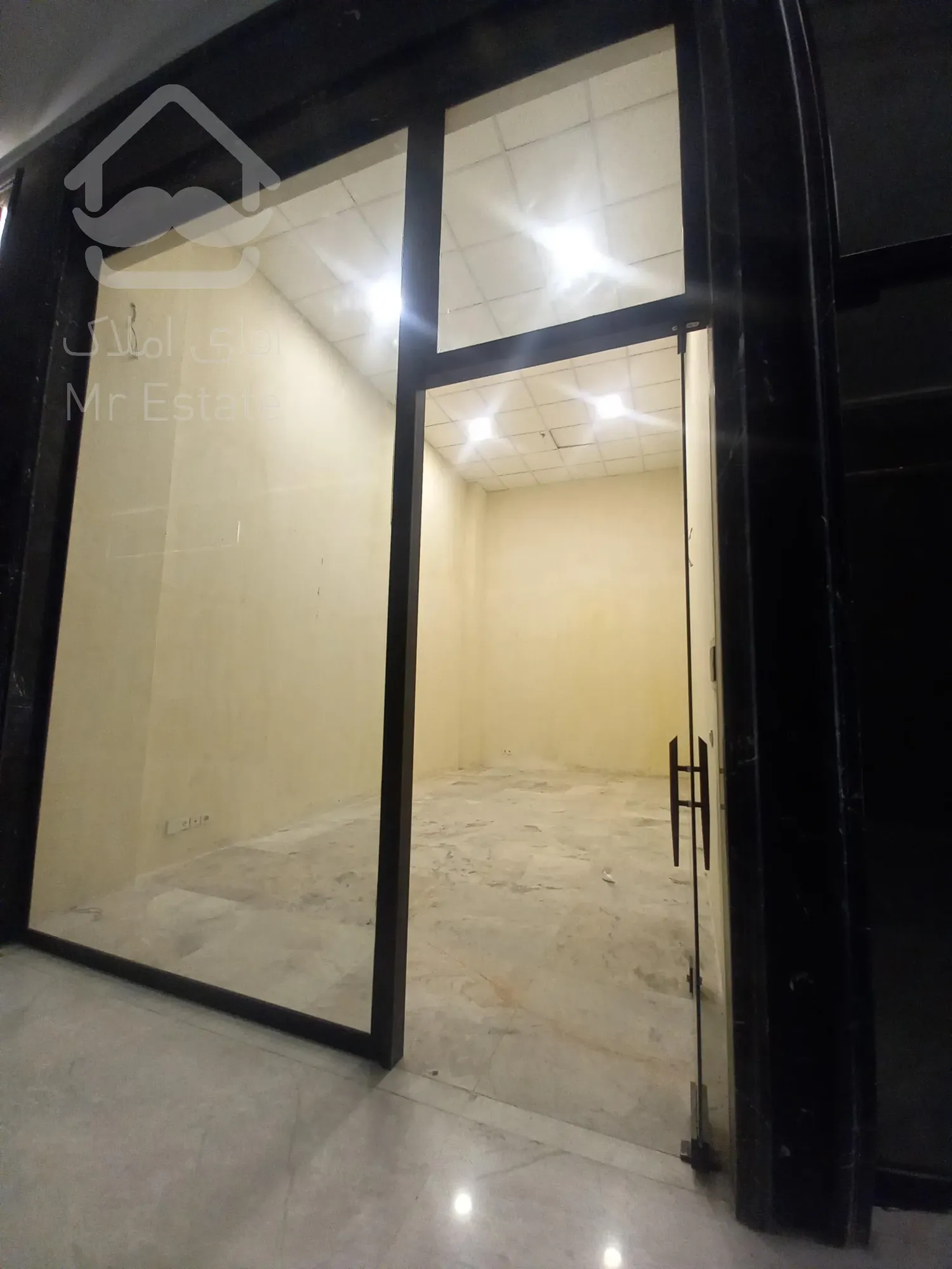 فروش مغازه 67 متری مناسب تمام اصناف در رونیکا مال پاسداران