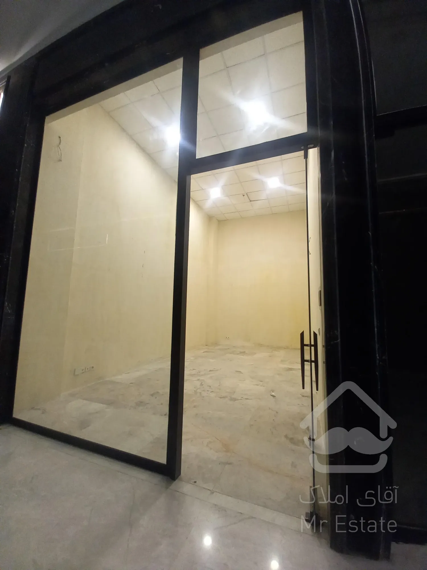 فروش مغازه 67 متری مناسب تمام اصناف در رونیکا مال پاسداران