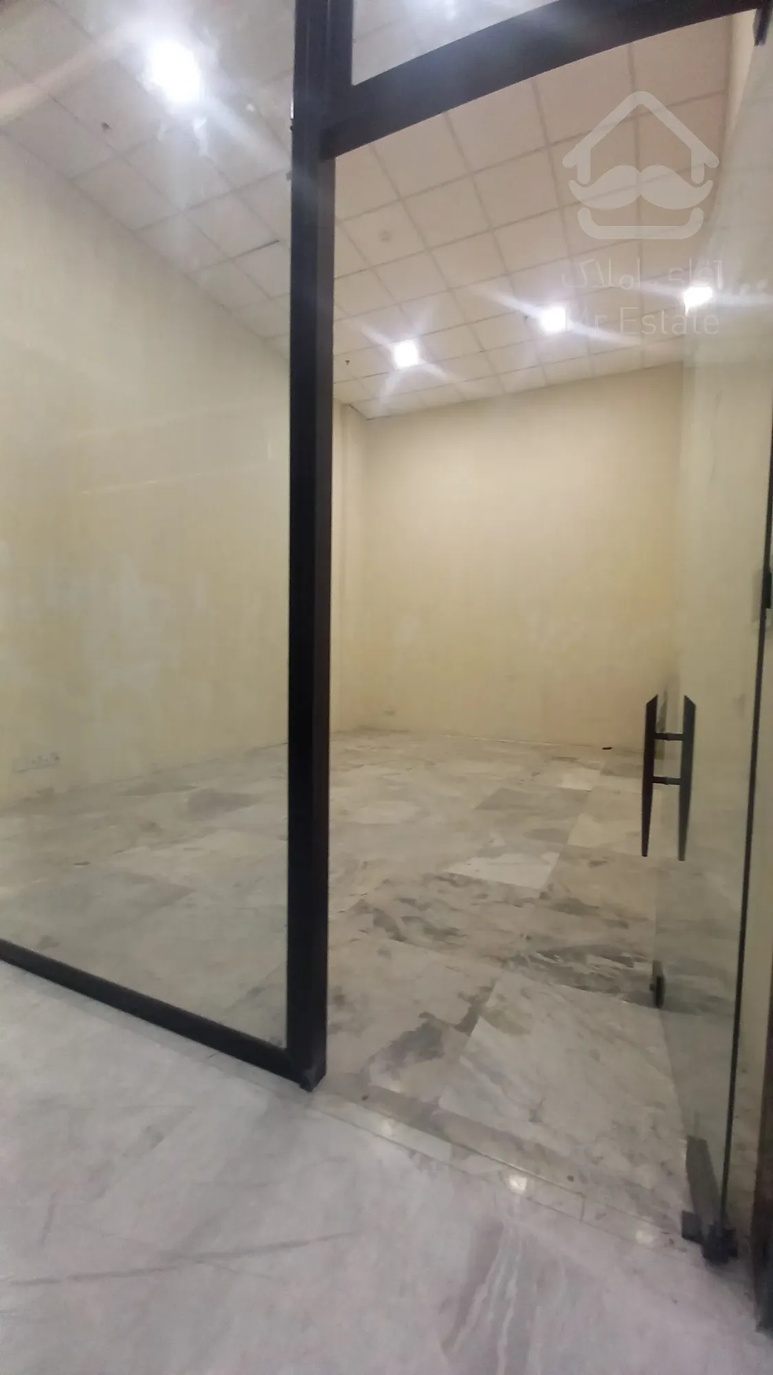 فروش مغازه 19 متری با شرایط پرداخت آسان در رونیکا مال پاسداران