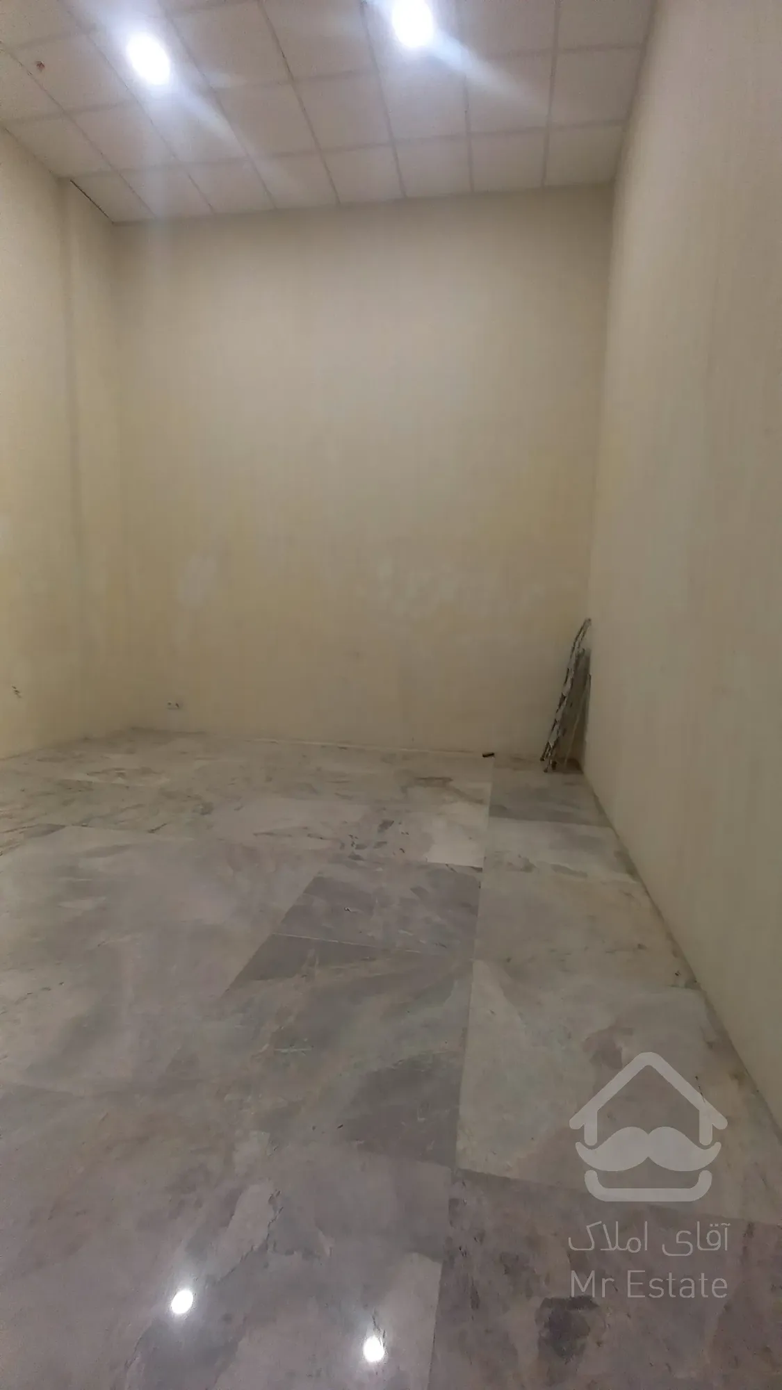 فروش مغازه 67 متر در رونیکا مال پاسداران جنب مترو حسین آباد