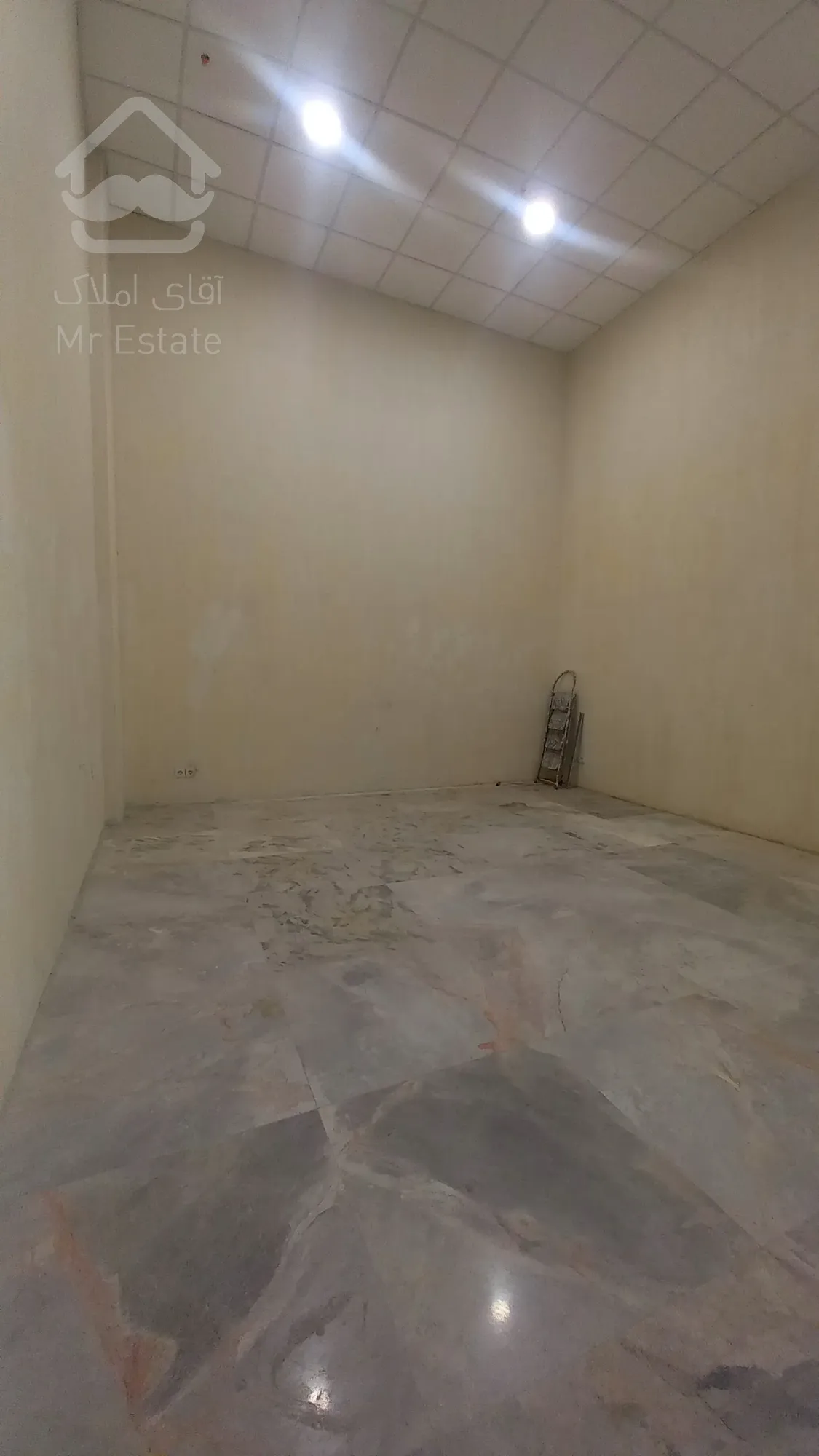 اجاره مغازه 18 متری در رونیکا مال پاسداران جنب مترو